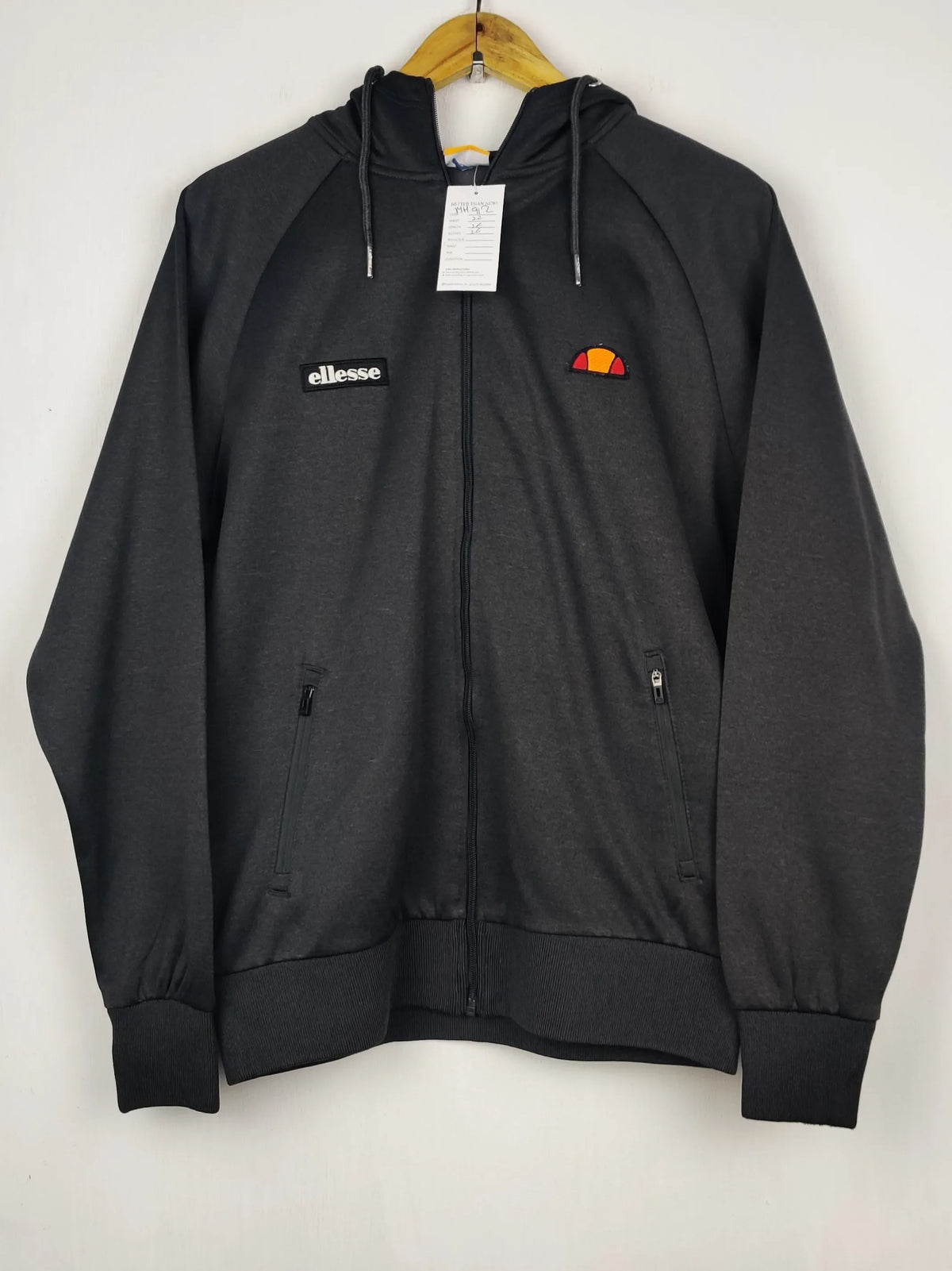 Buy online pre-used pre-loved 100% authentic & Original branded Ellesse (MH-912) available in Pakistan. Top international brands avilable.