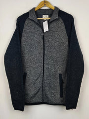 Buy online pre-used pre-loved 100% authentic & Original branded Mountain Wear (MH-939) available in Pakistan. Top international brands avilable.