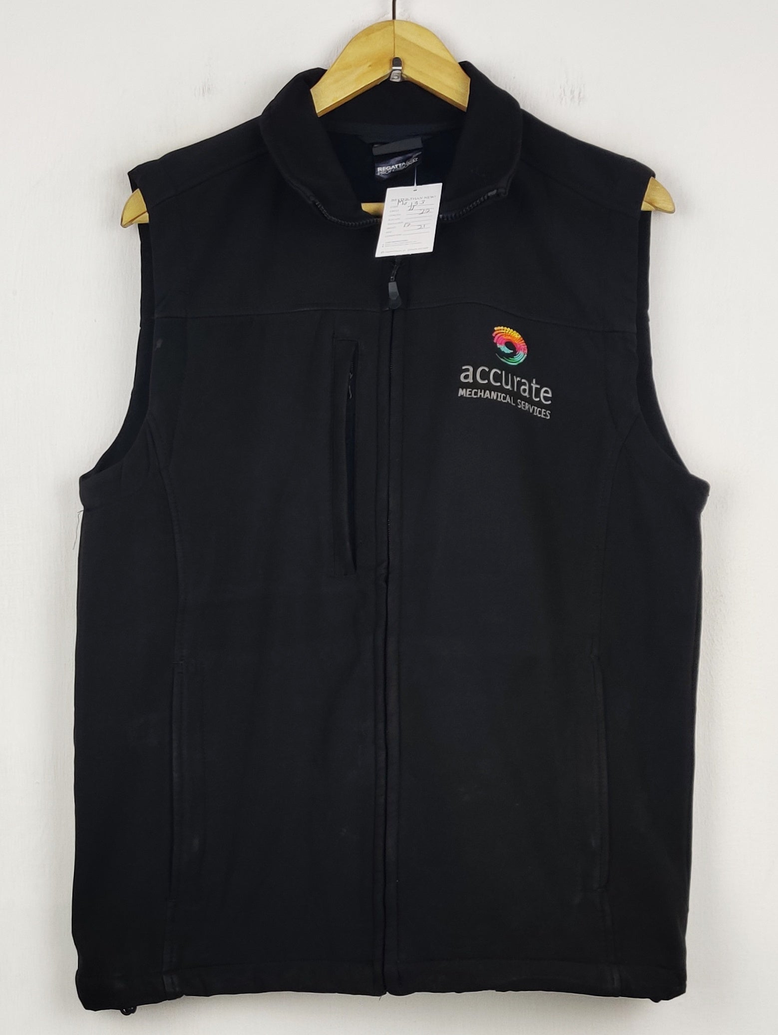 Buy online pre-used pre-loved 100% authentic & Original branded Regatta (MJ-133) available in Pakistan. Top international brands avilable.