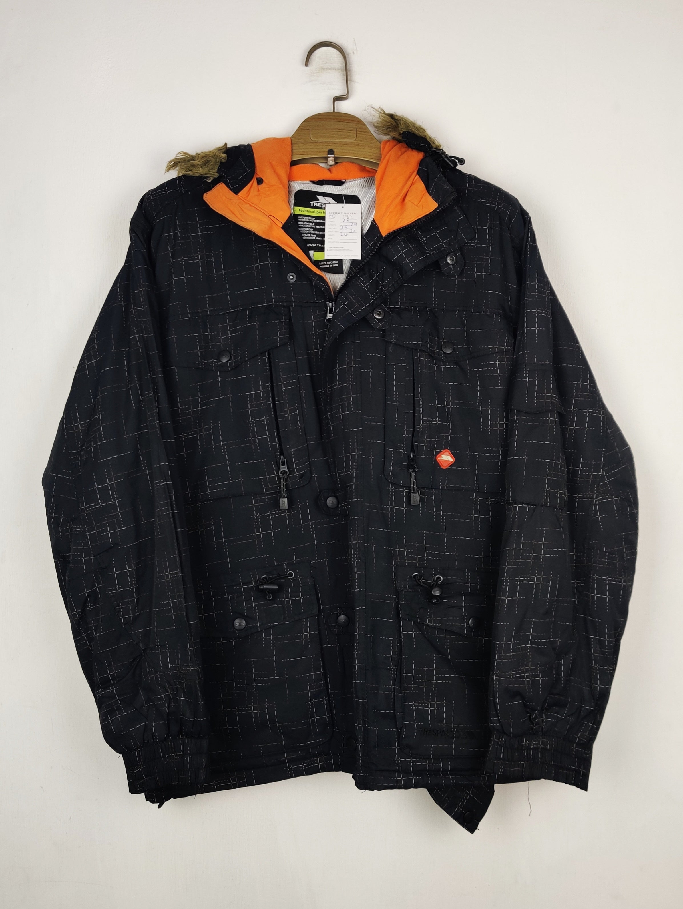 Buy online pre-used pre-loved 100% authentic & Original branded Trespass (MJ-182) available in Pakistan. Top international brands avilable.