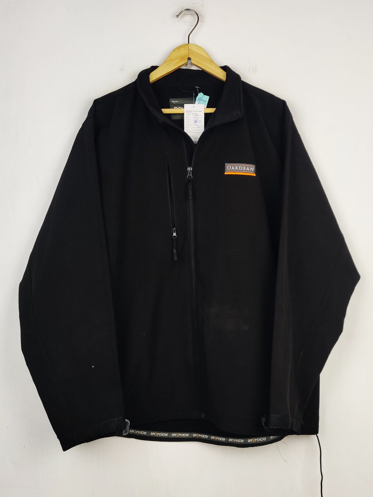 Buy online pre-used pre-loved 100% authentic & Original branded Regatta (MJ-192) available in Pakistan. Top international brands avilable.