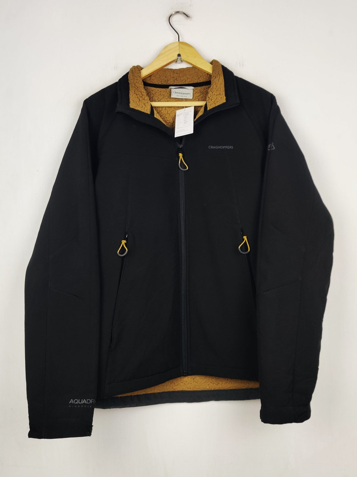 Buy online pre-used pre-loved 100% authentic & Original branded Craghoppers (MJ-198) available in Pakistan. Top international brands avilable.