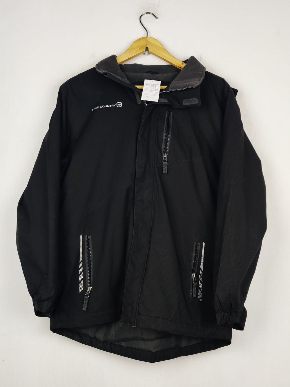 Buy online pre-used pre-loved 100% authentic & Original branded Free Country (MJ-217) available in Pakistan. Top international brands avilable.