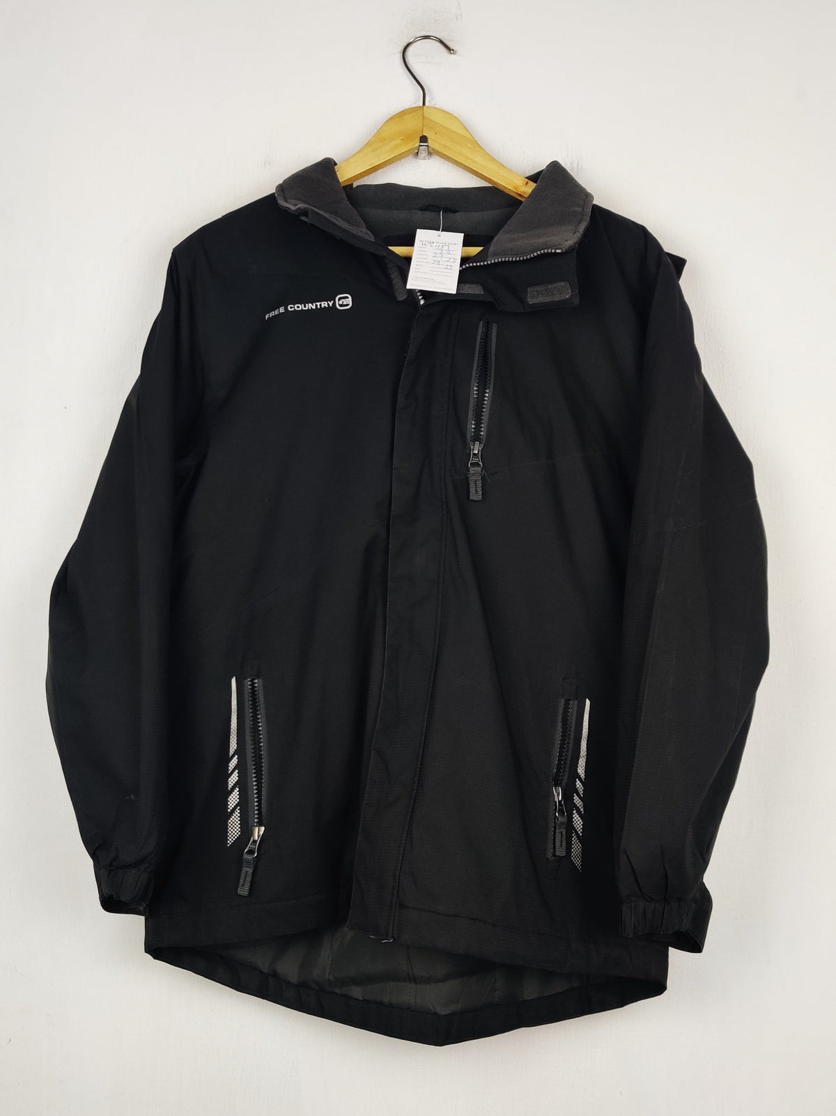 Buy online pre-used pre-loved 100% authentic & Original branded Free Country (MJ-217) available in Pakistan. Top international brands avilable.