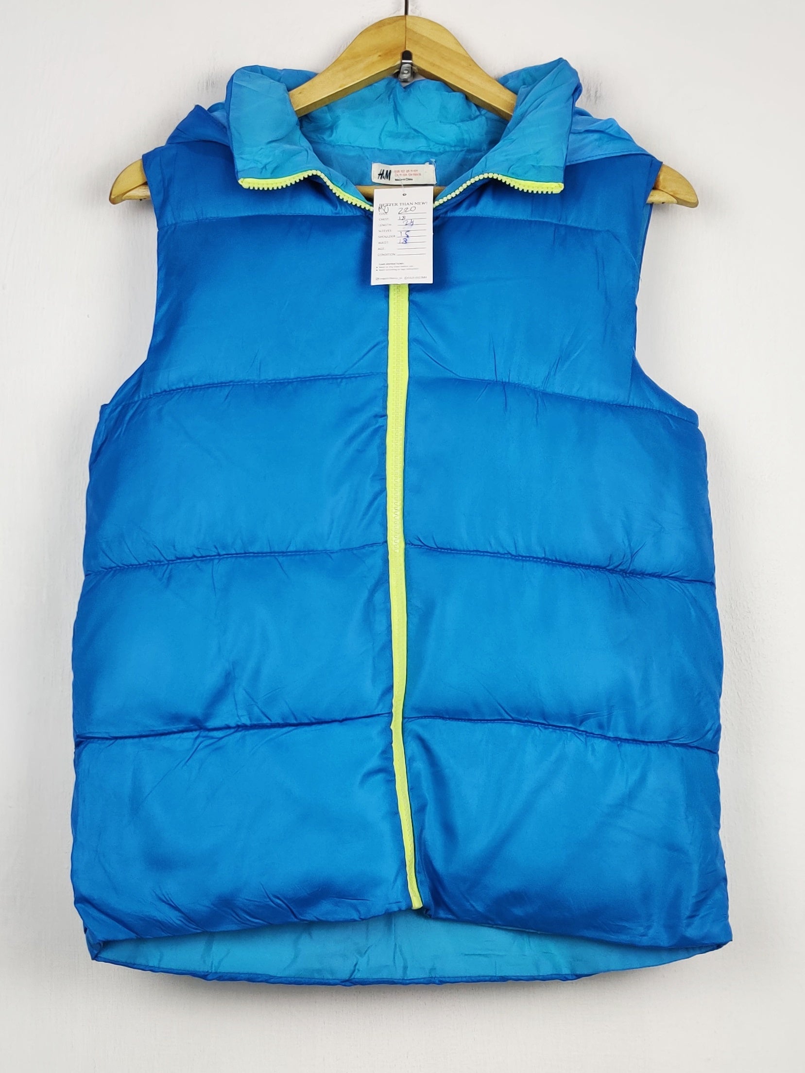 Buy online pre-used pre-loved 100% authentic & Original branded H&M (MJ-220) available in Pakistan. Top international brands avilable.