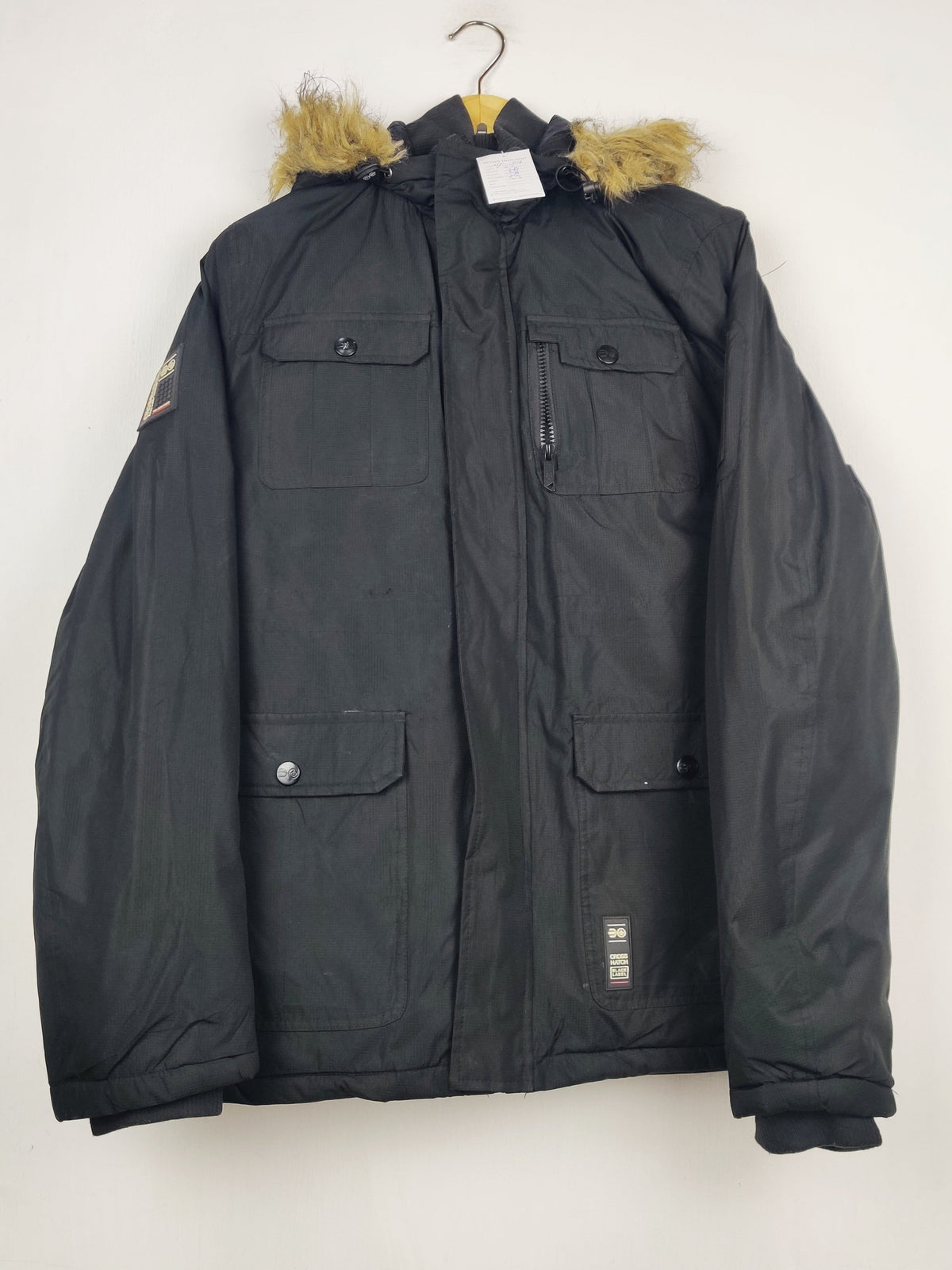Buy online pre-used pre-loved 100% authentic & Original branded Crosshatch (MJ-29) available in Pakistan. Top international brands avilable.