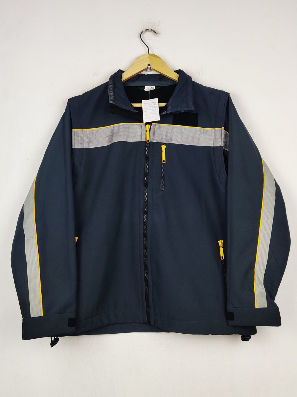 Buy online pre-used pre-loved 100% authentic & Original branded Unknown Brand (MJ-333) available in Pakistan. Top international brands avilable.