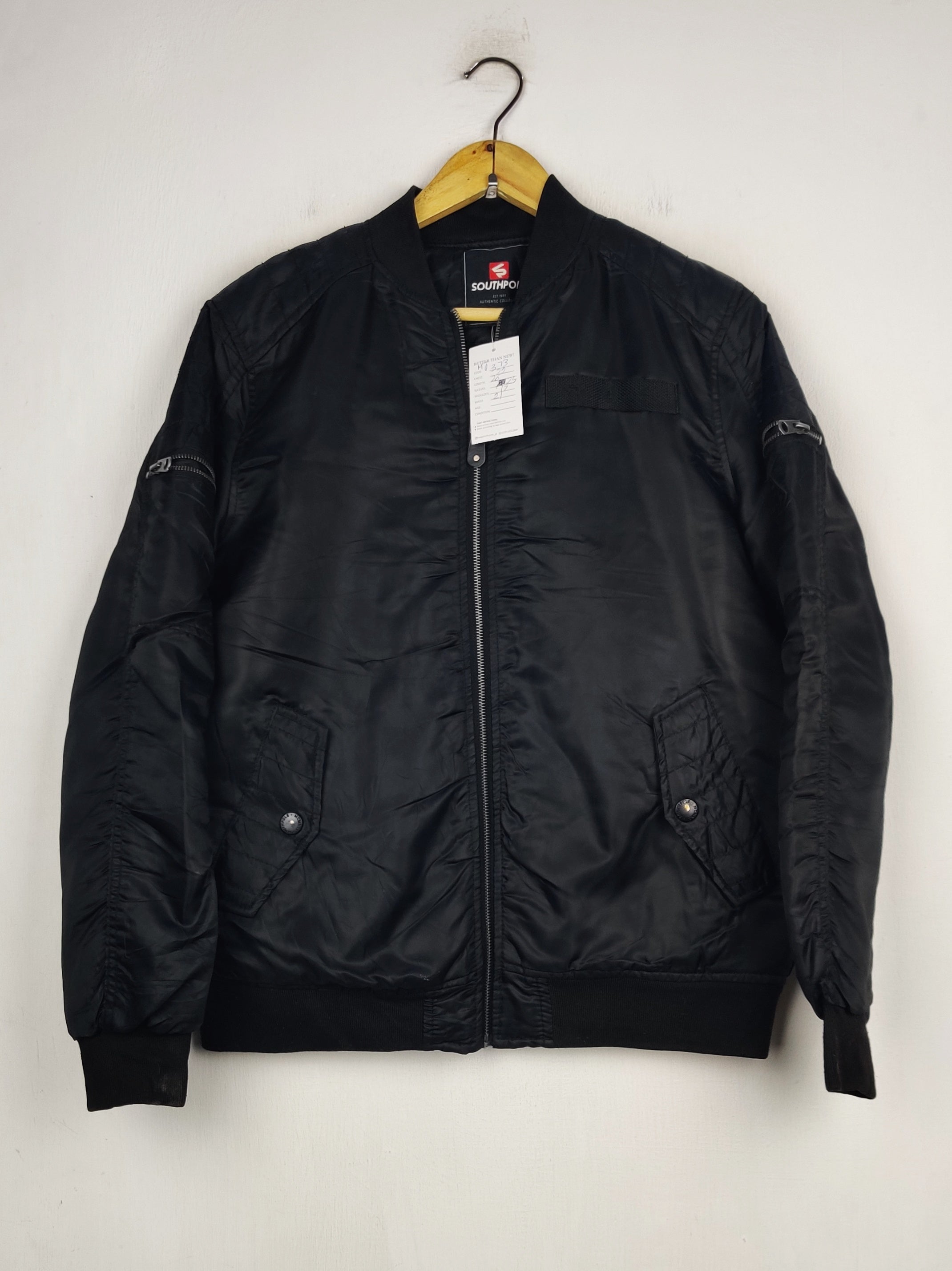 Buy online pre-used pre-loved 100% authentic & Original branded Southpole (MJ-373) available in Pakistan. Top international brands avilable.