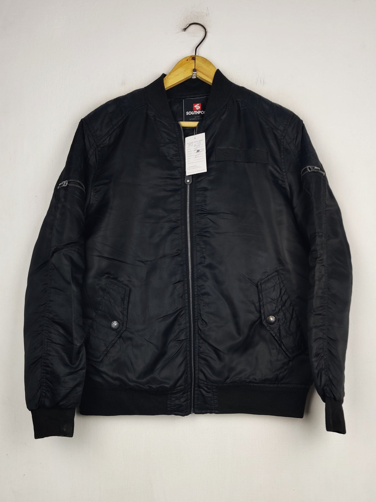 Buy online pre-used pre-loved 100% authentic & Original branded Southpole (MJ-373) available in Pakistan. Top international brands avilable.