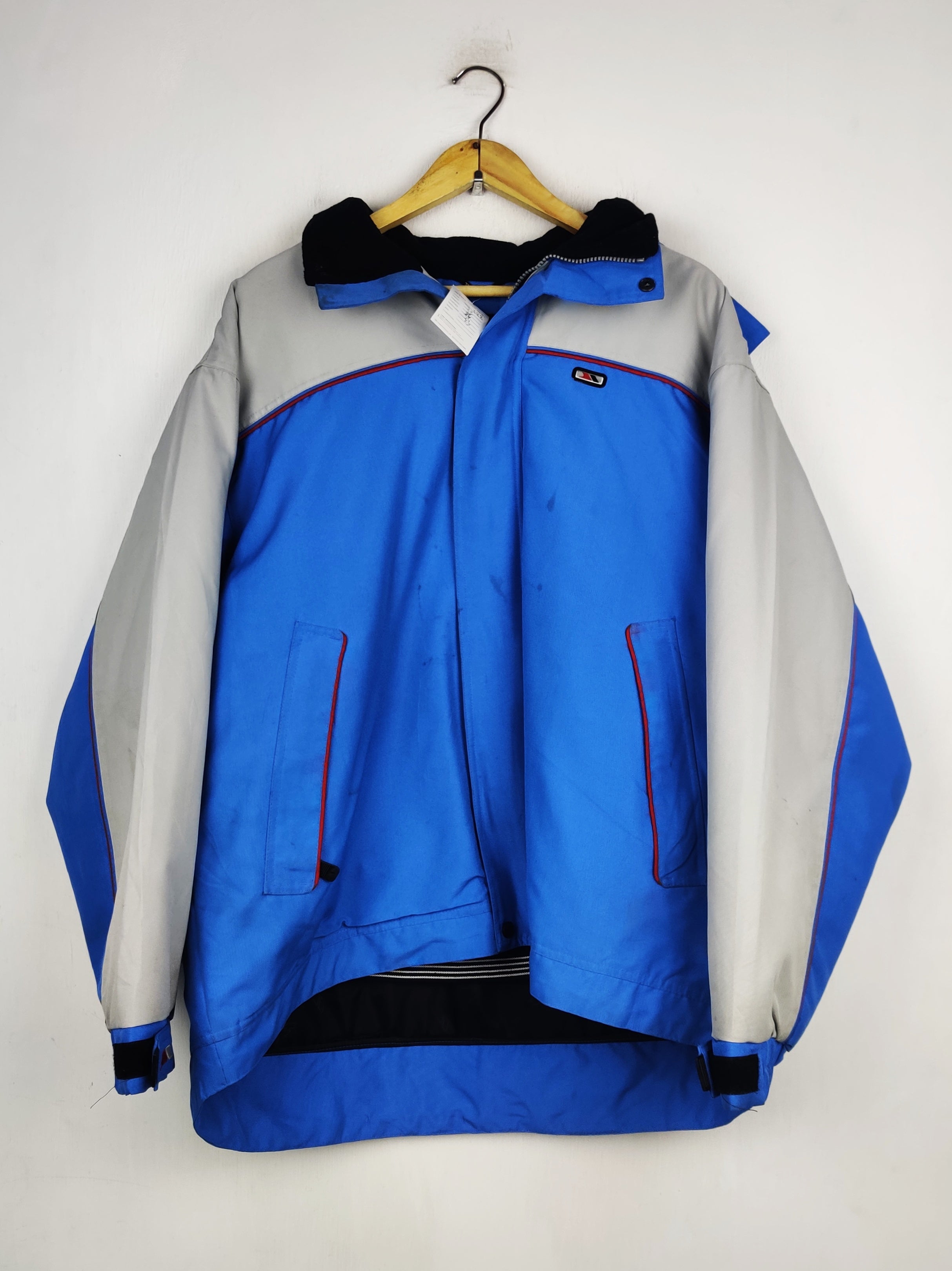 Buy online pre-used pre-loved 100% authentic & Original branded Trespass (MJ-388) available in Pakistan. Top international brands avilable.