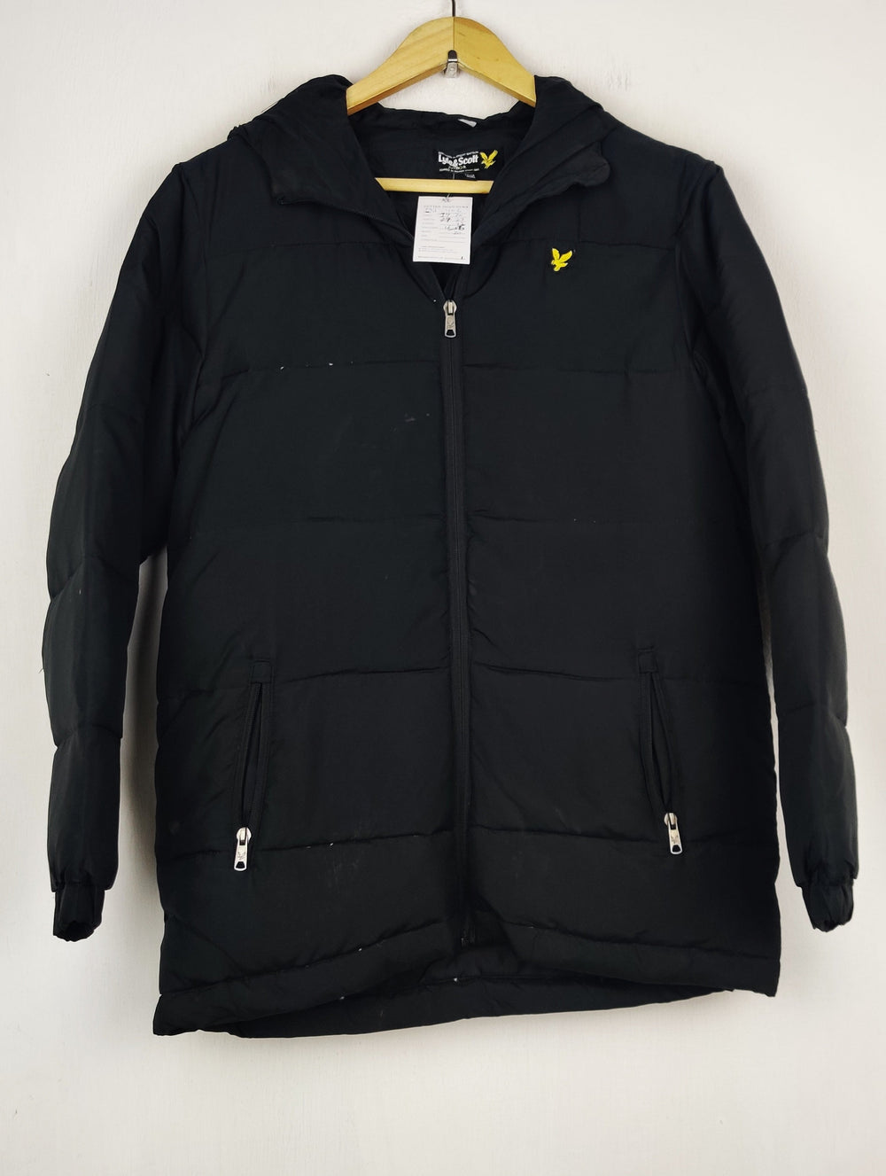 Buy online pre-used pre-loved 100% authentic & Original branded Lyle Scott (MJ-406) available in Pakistan. Top international brands avilable.