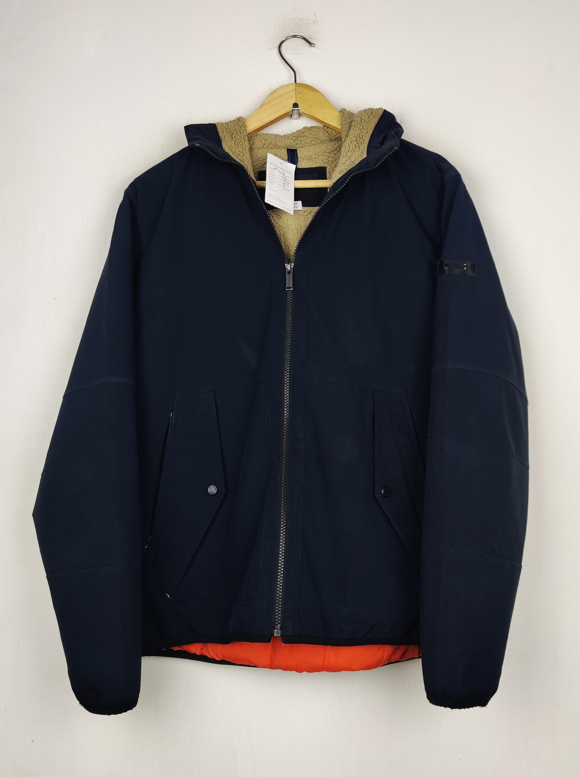 Buy online pre-used pre-loved 100% authentic & Original branded M.I.C.H.A.E.L K.O.R.S (MJ-418) available in Pakistan. Top international brands avilable.