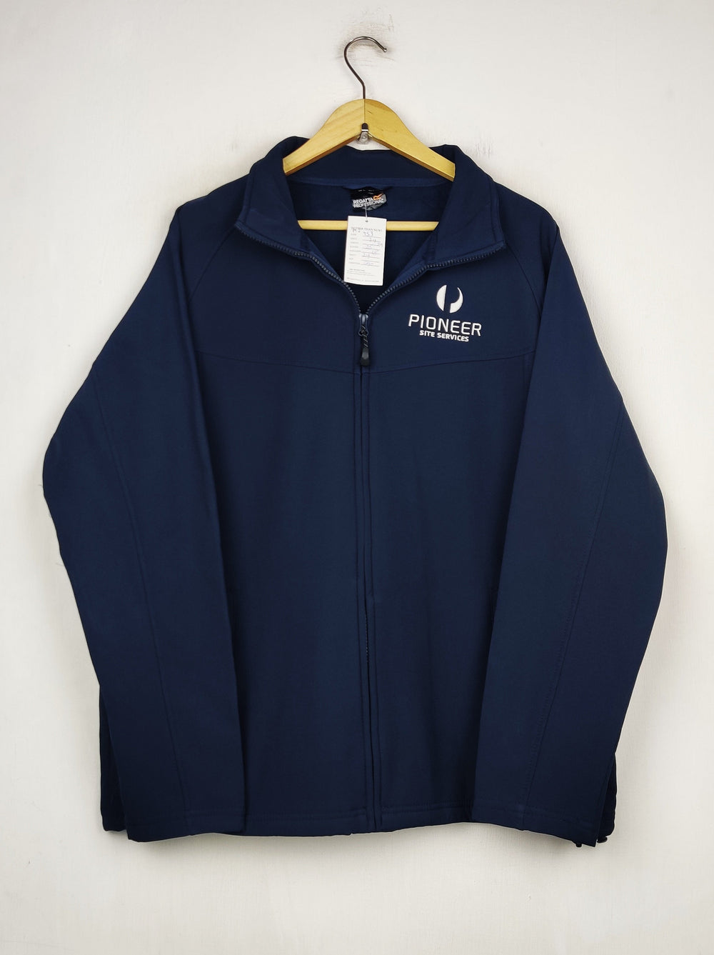 Buy online pre-used pre-loved 100% authentic & Original branded Regatta (MJ-453) available in Pakistan. Top international brands avilable.