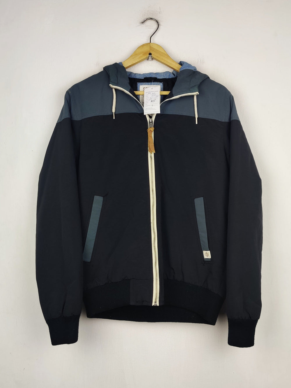 Buy online pre-used pre-loved 100% authentic & Original branded Soulcal (MJ-504) available in Pakistan. Top international brands avilable.