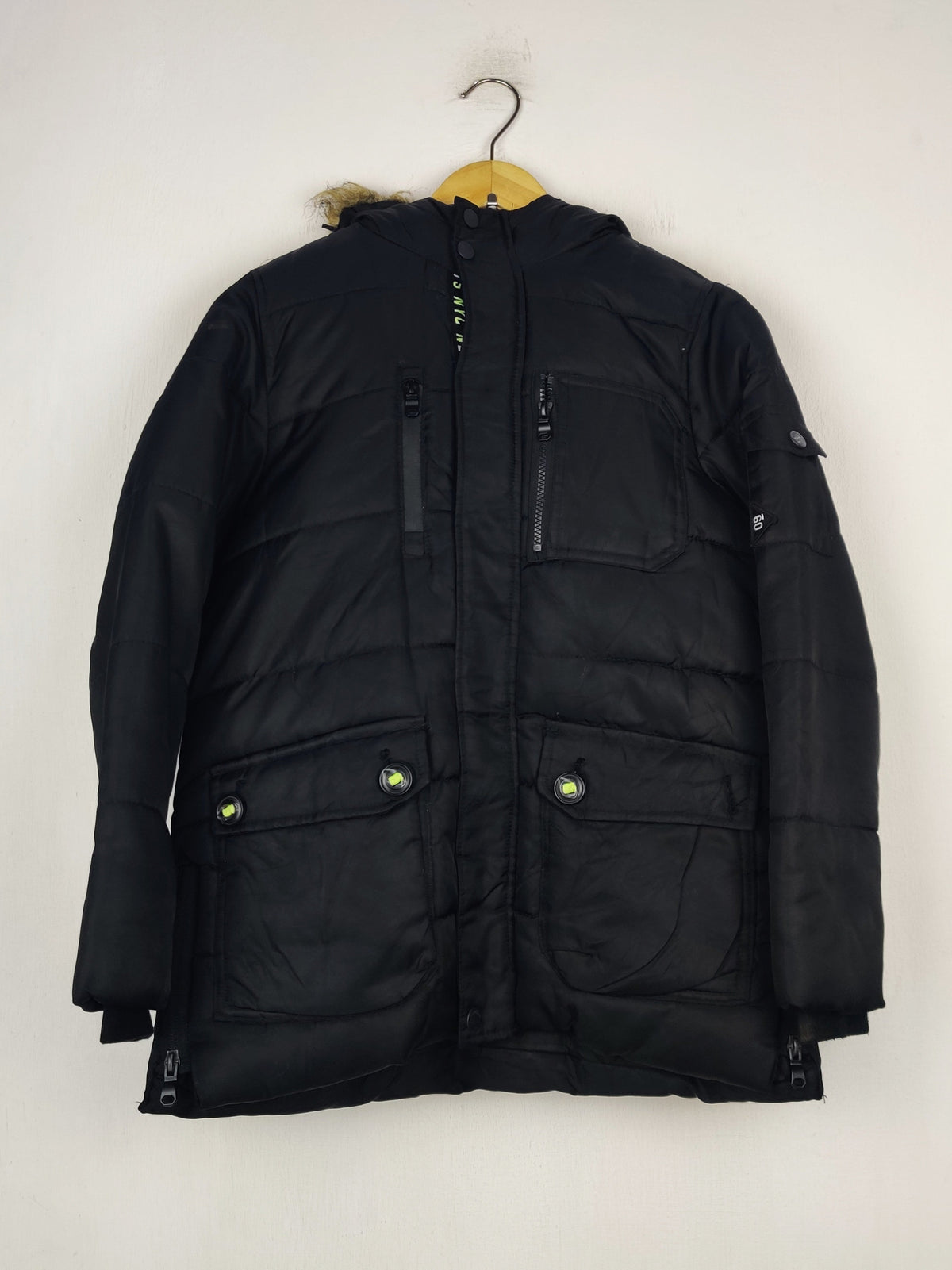 Buy online pre-used pre-loved 100% authentic & Original branded Division (MJ-512) available in Pakistan. Top international brands avilable.