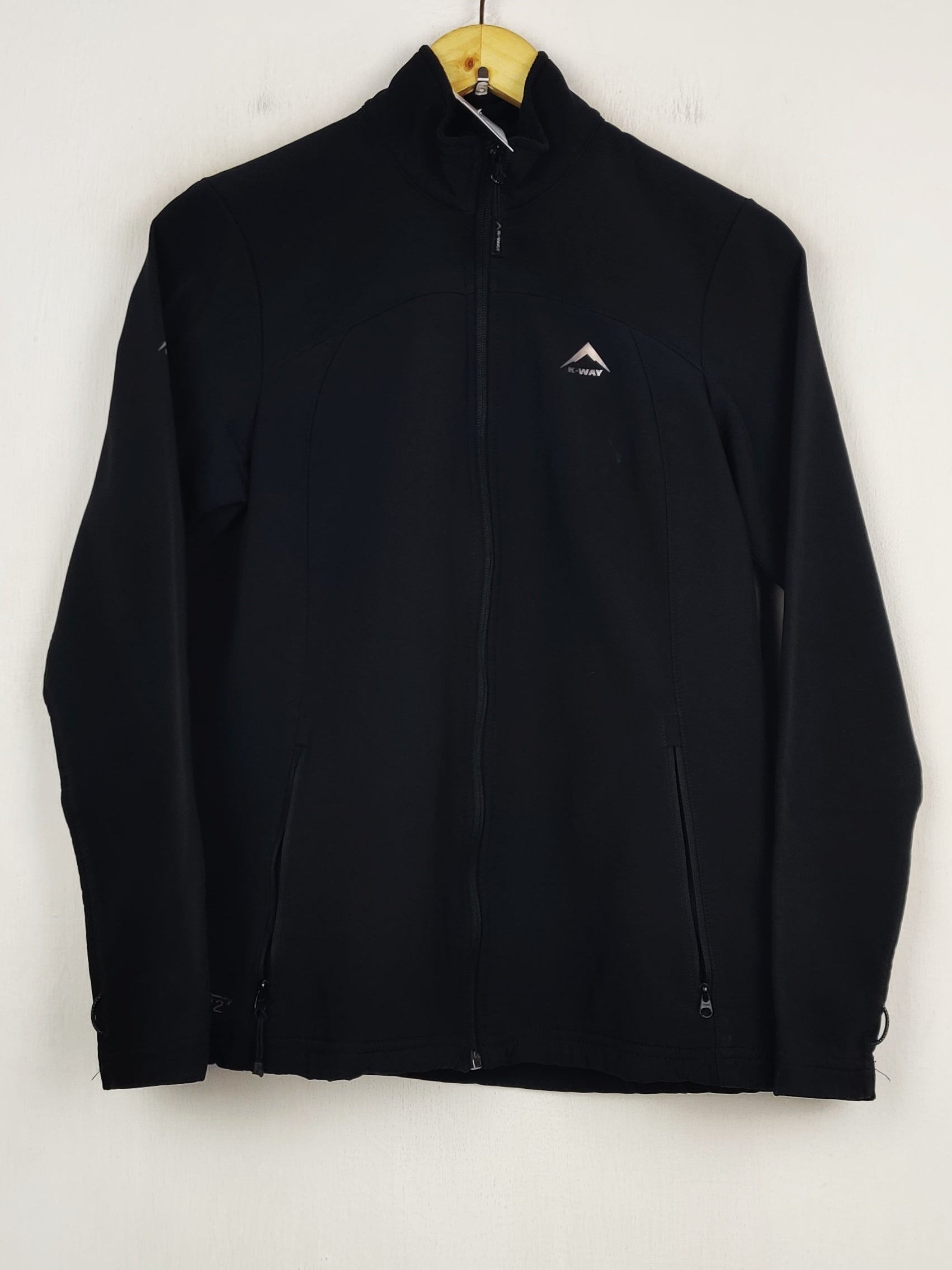 Buy online pre-used pre-loved 100% authentic & Original branded K Way (MJ-527) available in Pakistan. Top international brands avilable.