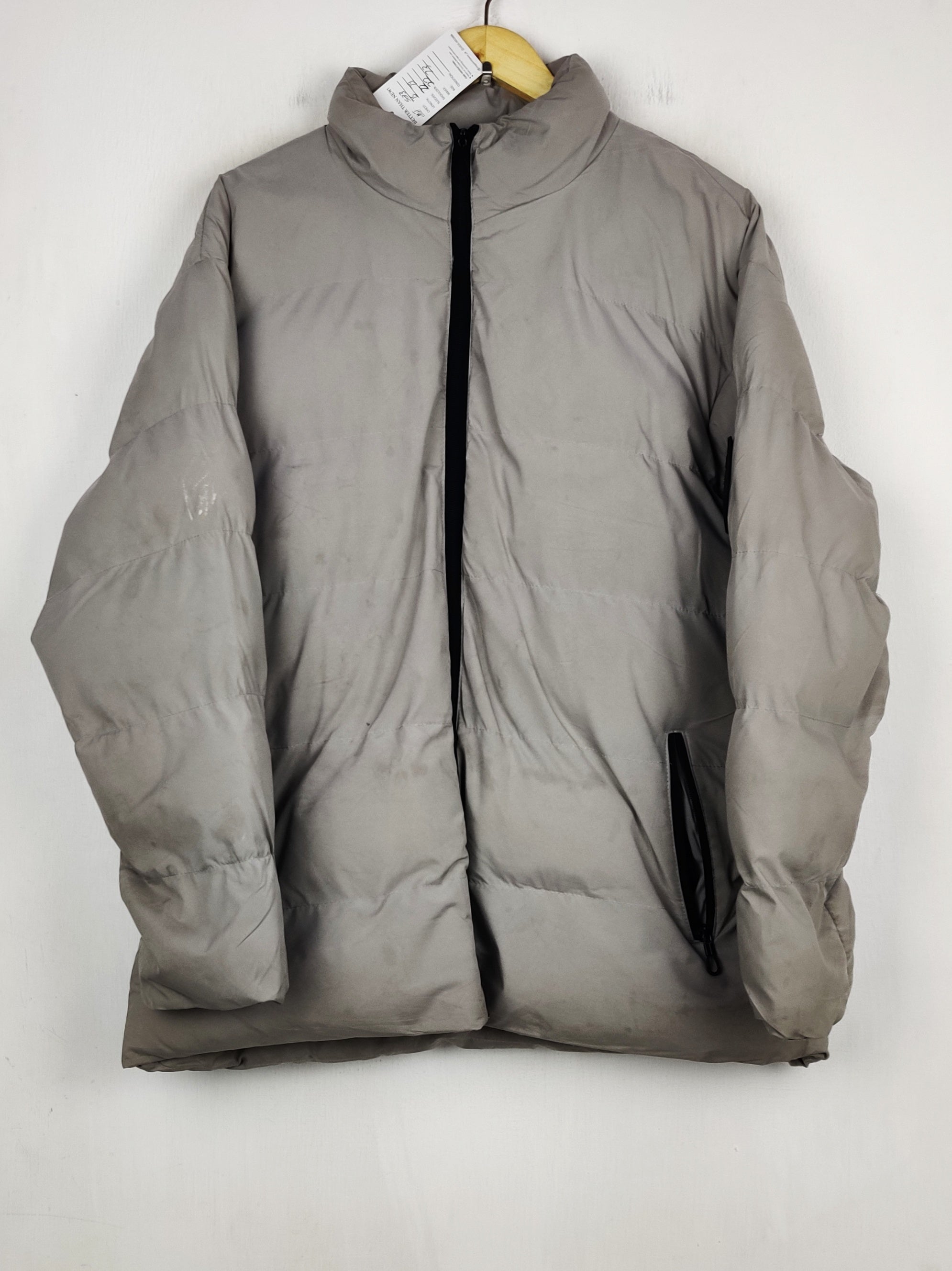 Buy online pre-used pre-loved 100% authentic & Original branded Unknown Brand (MJ-533) available in Pakistan. Top international brands avilable.