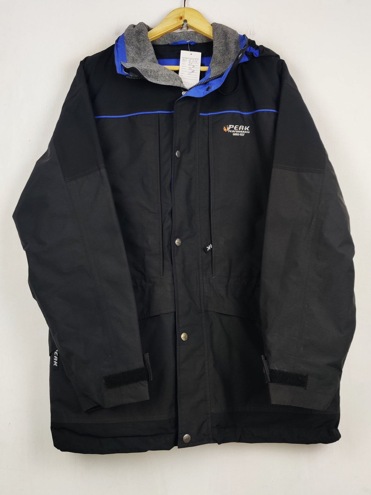 Buy online pre-used pre-loved 100% authentic & Original branded Peak Performance (MJ-550) available in Pakistan. Top international brands avilable.
