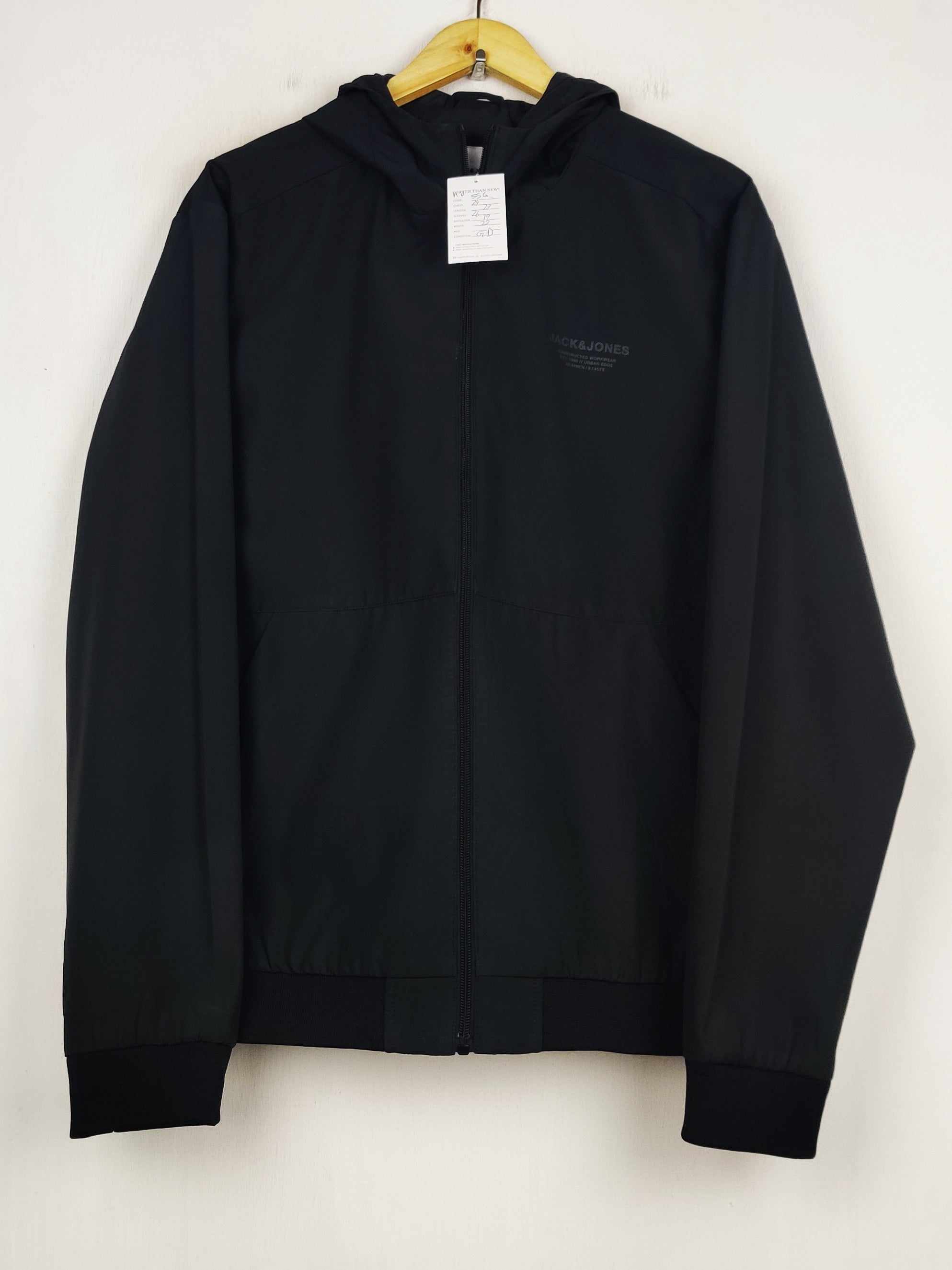 Buy online pre-used pre-loved 100% authentic & Original branded Jack Jones (MJ-556) available in Pakistan. Top international brands avilable.