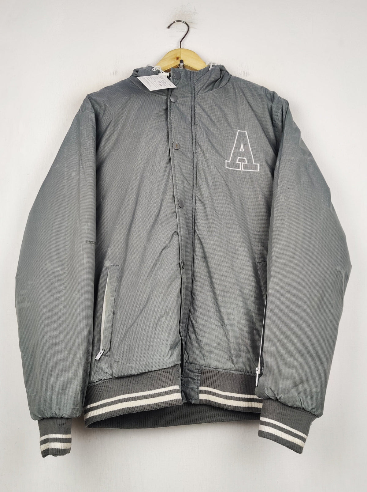 Buy online pre-used pre-loved 100% authentic & Original branded Fsbn (MJ-576) available in Pakistan. Top international brands avilable.