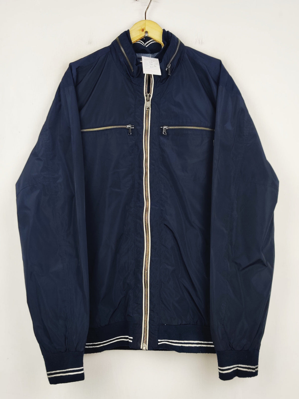 Buy online pre-used pre-loved 100% authentic & Original branded Bison (MJ-585) available in Pakistan. Top international brands avilable.