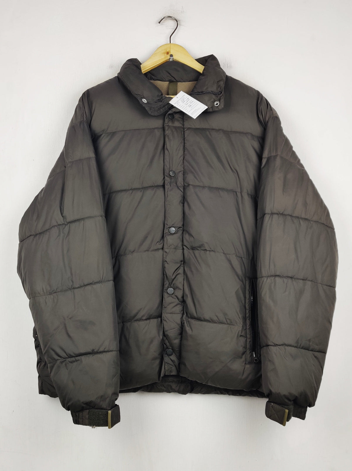 Buy online pre-used pre-loved 100% authentic & Original branded Old Navy (MJ-586) available in Pakistan. Top international brands avilable.