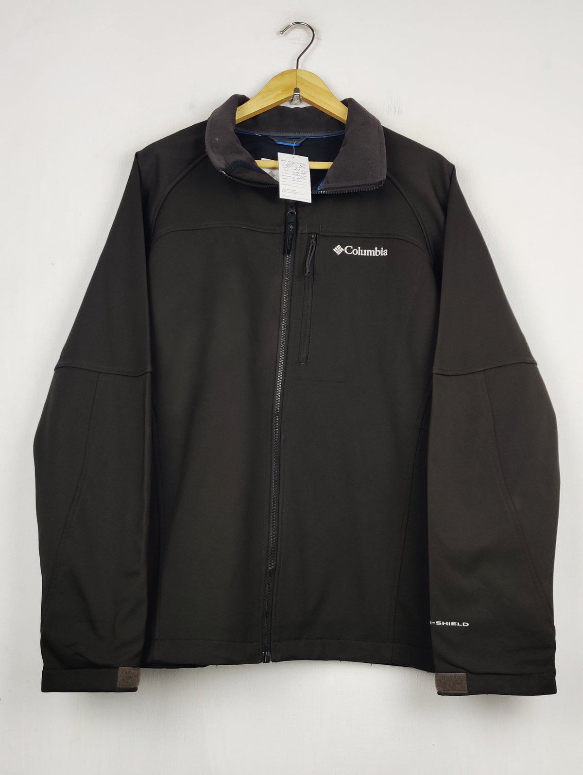 Buy online pre-used pre-loved 100% authentic & Original branded Columbia (MJ-86) available in Pakistan. Top international brands avilable.
