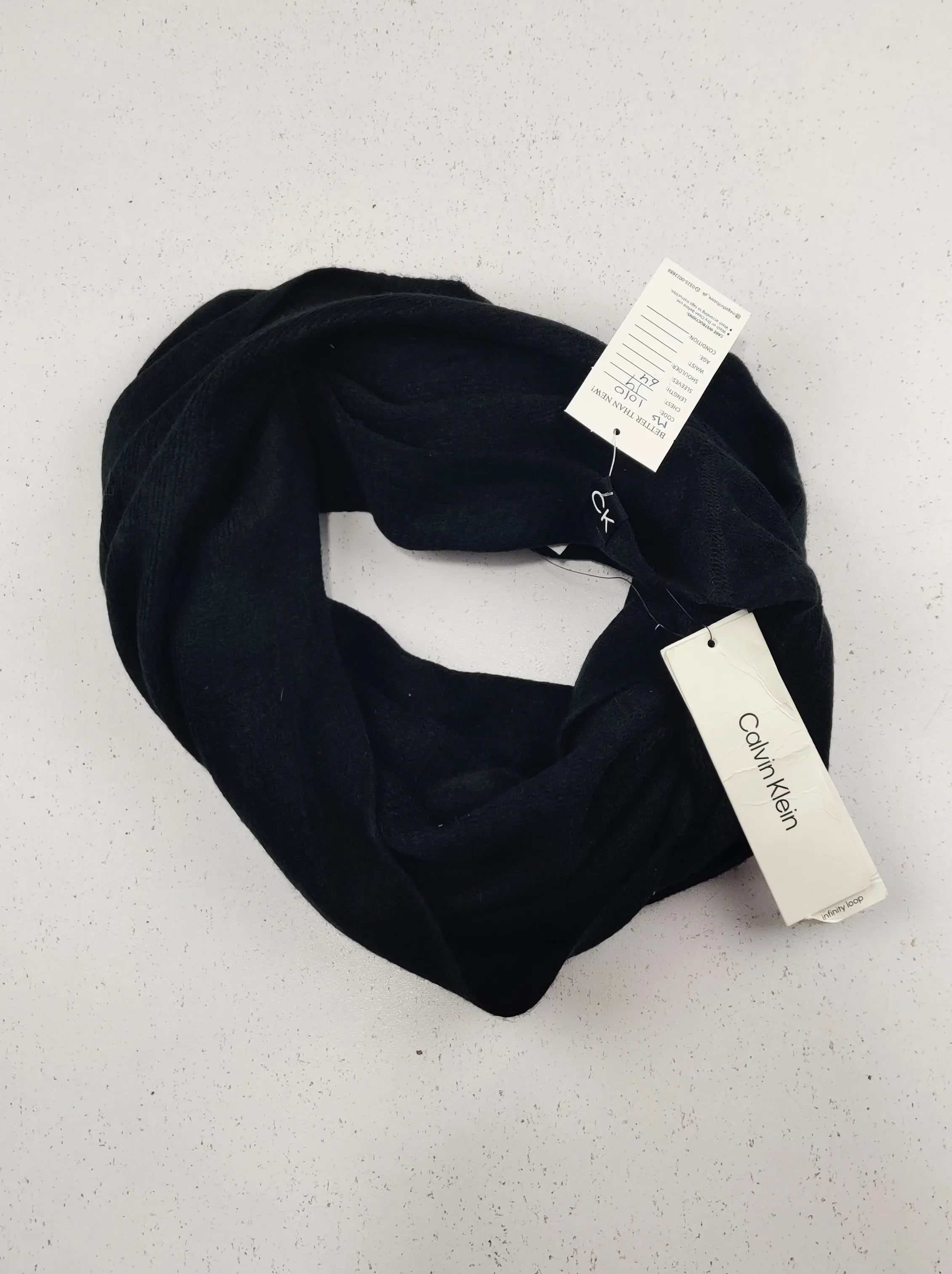 Buy online pre-used pre-loved 100% authentic & Original branded C.A.L.V.I.N K.L.E.I.N (MS-1010) available in Pakistan. Top international brands avilable.