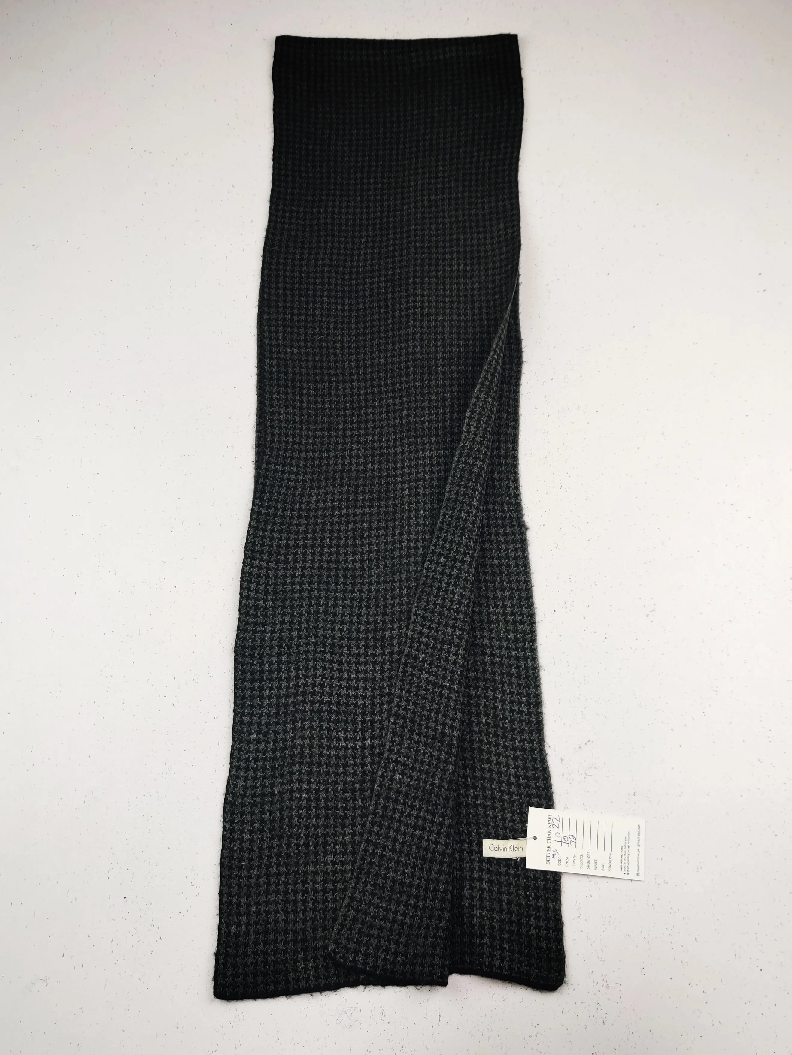 Buy online pre-used pre-loved 100% authentic & Original branded C.A.L.V.I.N K.L.E.I.N (MS-1022) available in Pakistan. Top international brands avilable.