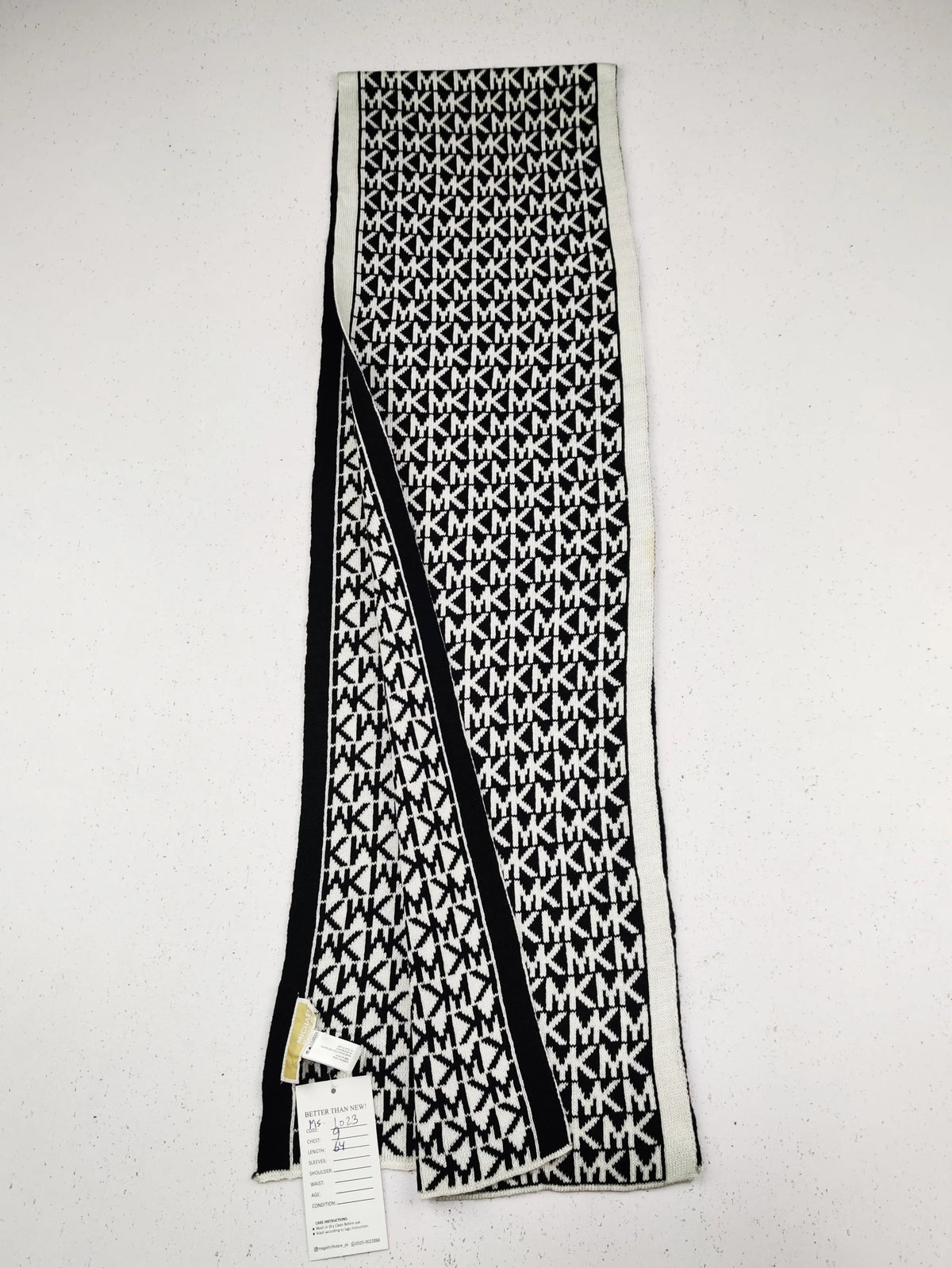 Buy online pre-used pre-loved 100% authentic & Original branded M.I.C.H.A.E.L K.O.R.S (MS-1023) available in Pakistan. Top international brands avilable.