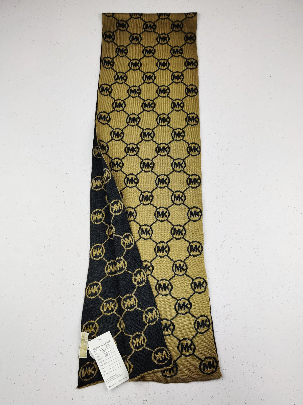 Buy online pre-used pre-loved 100% authentic & Original branded M.I.C.H.A.E.L K.O.R.S (MS-1024) available in Pakistan. Top international brands avilable.