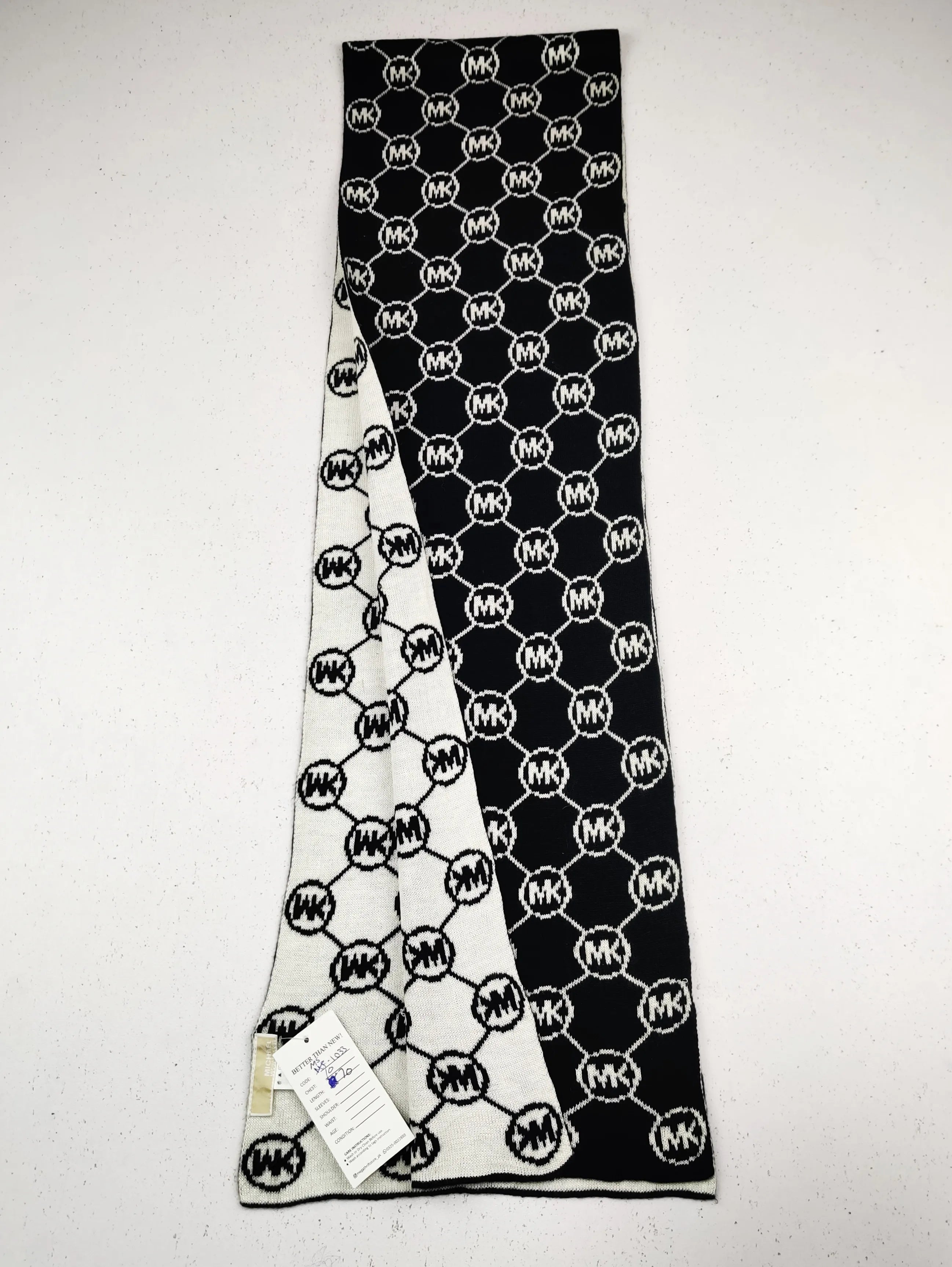 Buy online pre-used pre-loved 100% authentic & Original branded M.I.C.H.A.E.L K.O.R.S (MS-1033) available in Pakistan. Top international brands avilable.