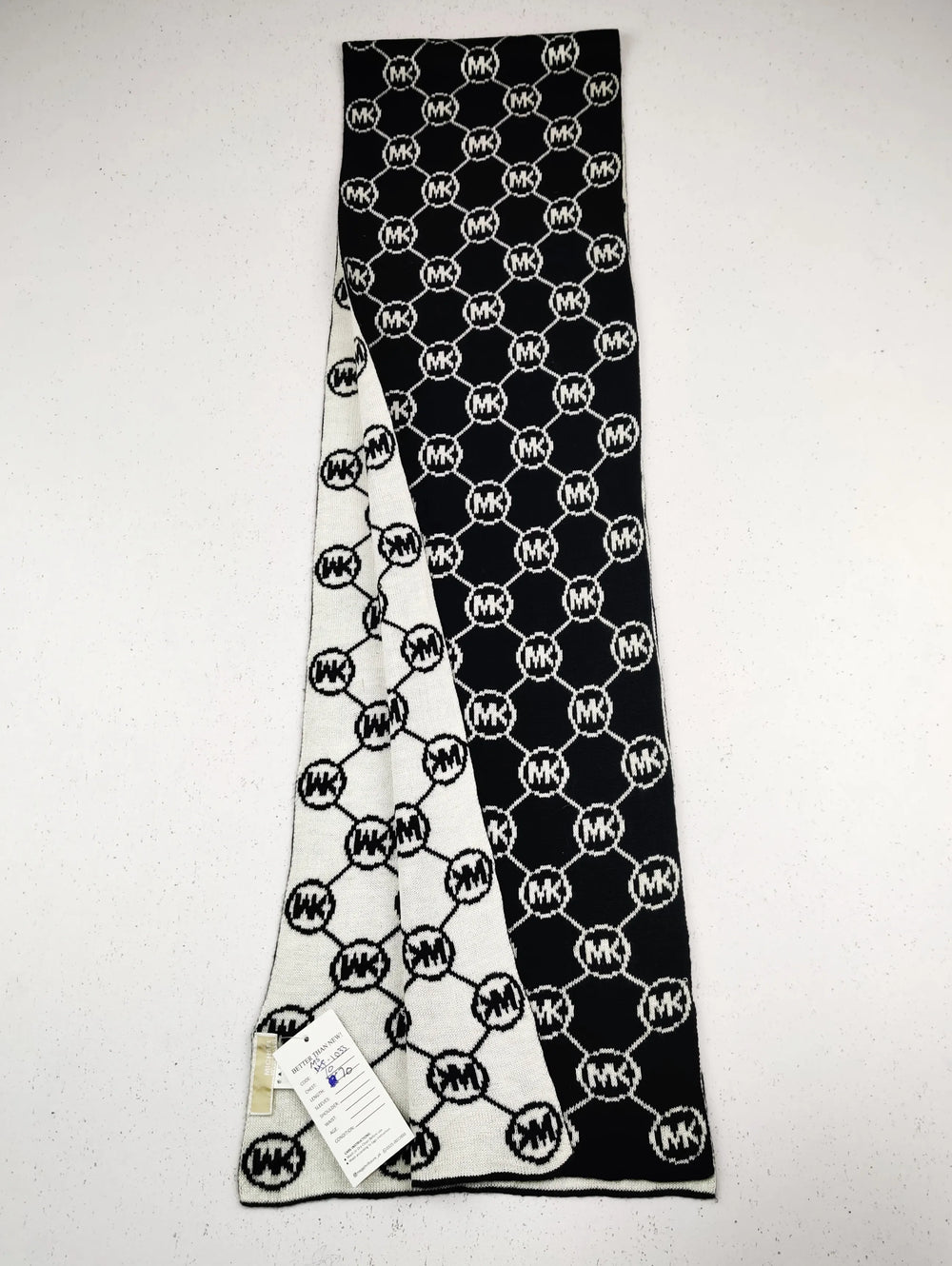 Buy online pre-used pre-loved 100% authentic & Original branded M.I.C.H.A.E.L K.O.R.S (MS-1033) available in Pakistan. Top international brands avilable.