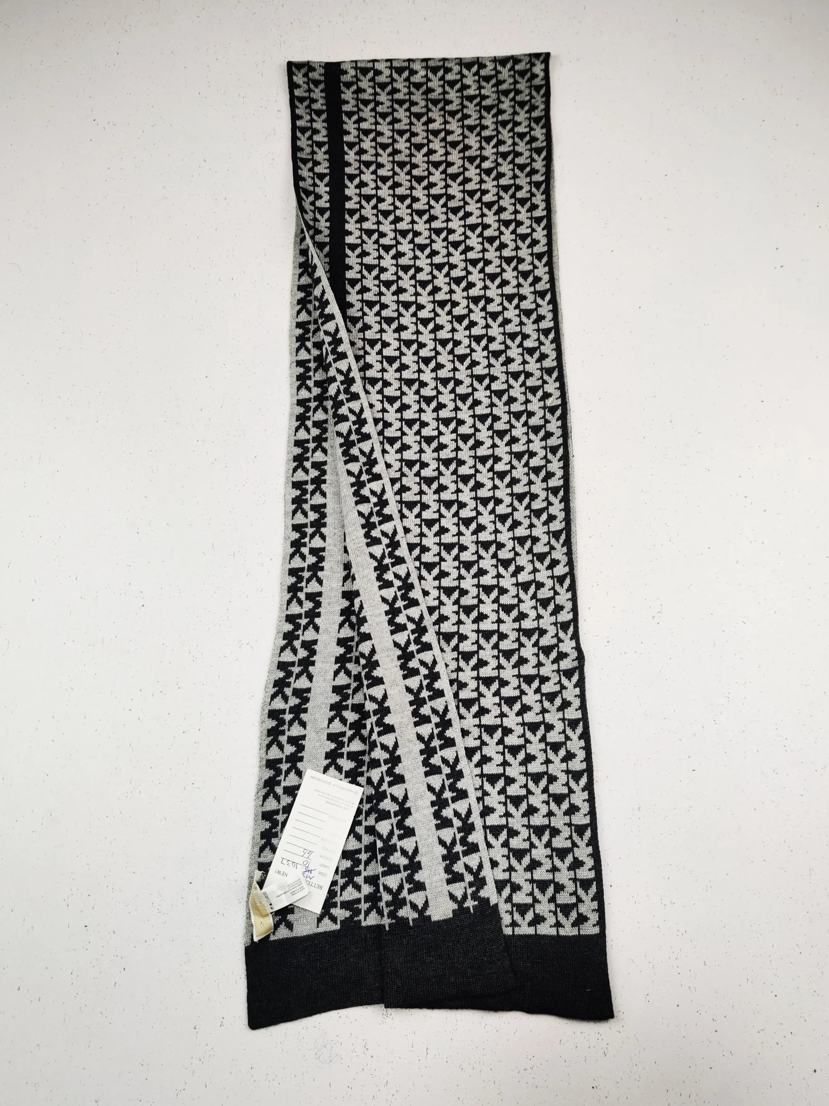 Buy online pre-used pre-loved 100% authentic & Original branded M.I.C.H.A.E.L K.O.R.S (MS-1037) available in Pakistan. Top international brands avilable.