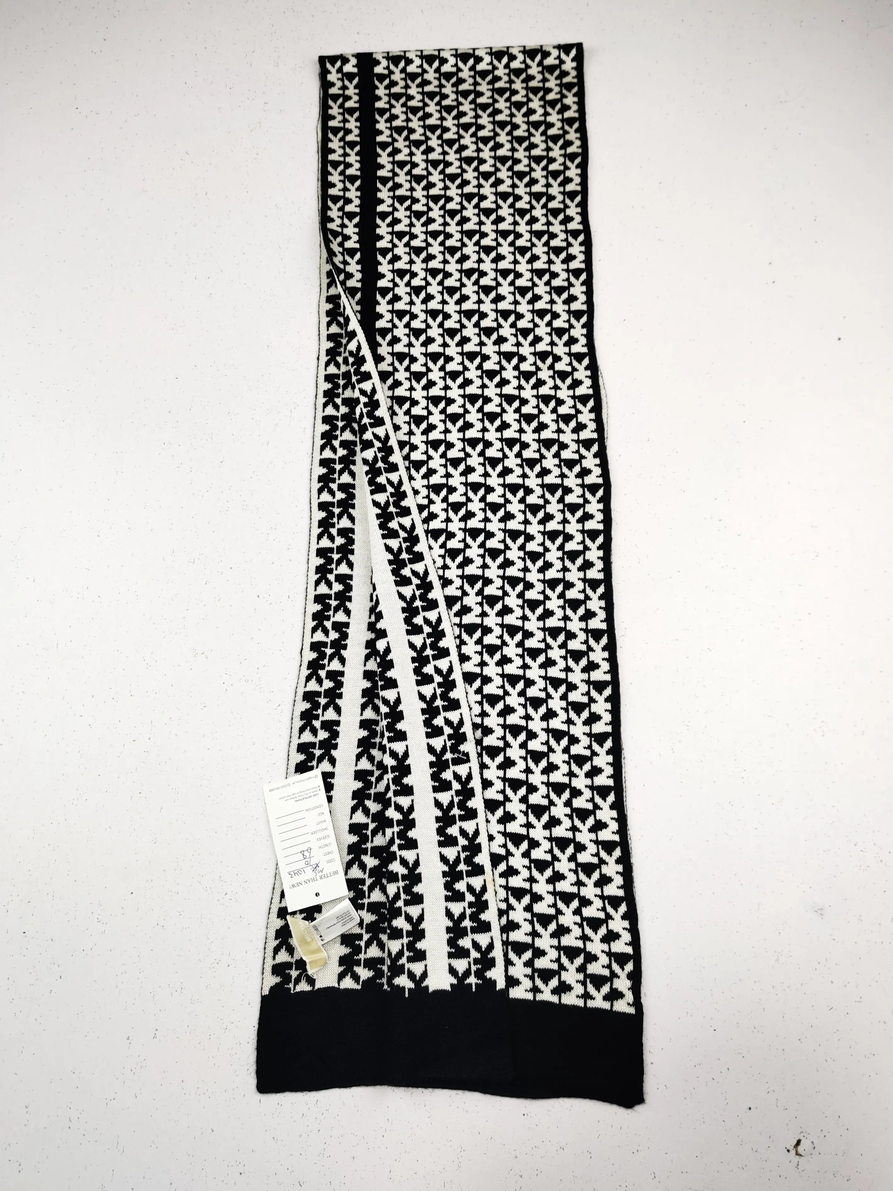 Buy online pre-used pre-loved 100% authentic & Original branded M.I.C.H.A.E.L K.O.R.S (MS-1043) available in Pakistan. Top international brands avilable.