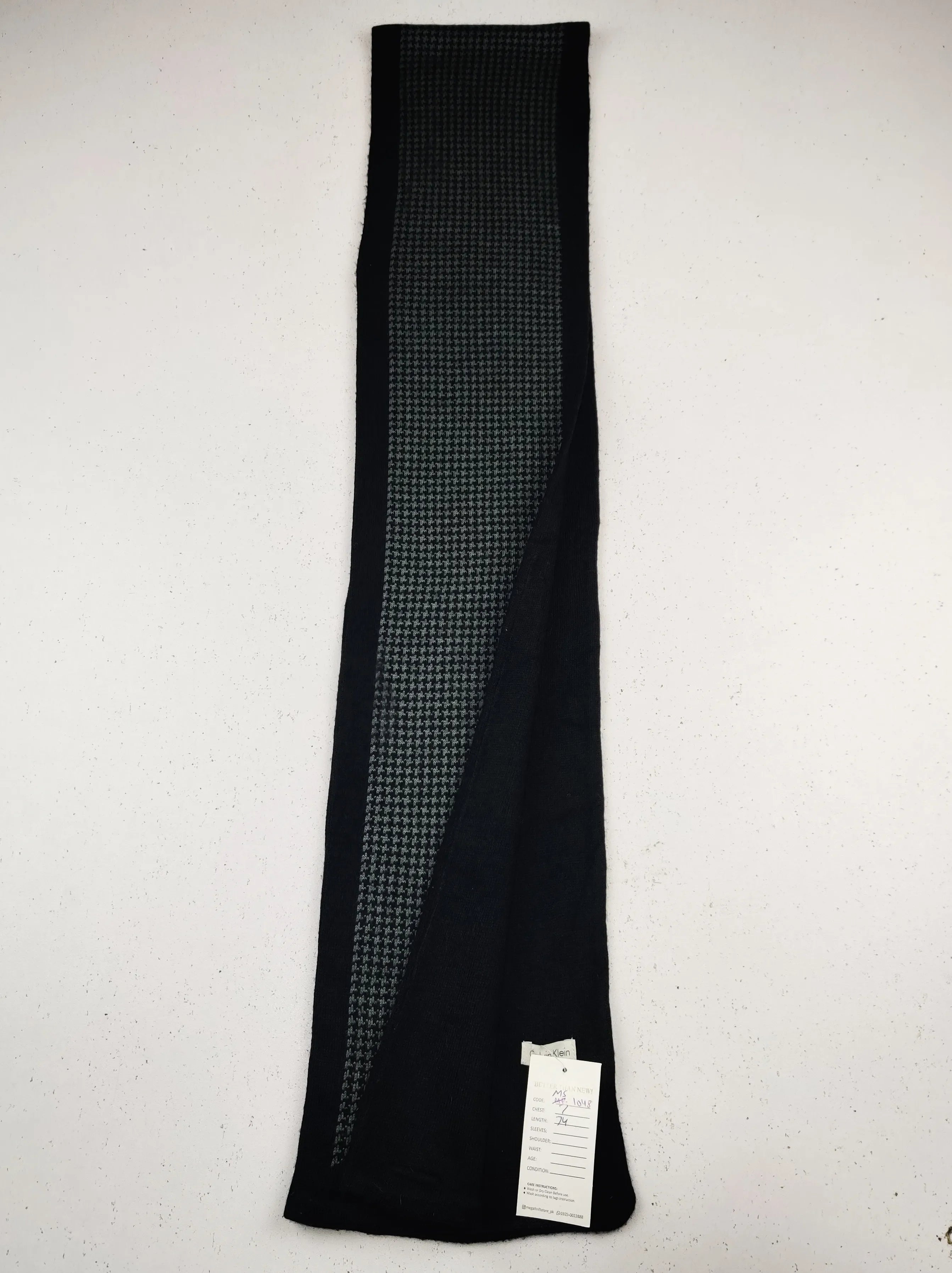 Buy online pre-used pre-loved 100% authentic & Original branded C.A.L.V.I.N K.L.E.I.N (MS-1048) available in Pakistan. Top international brands avilable.