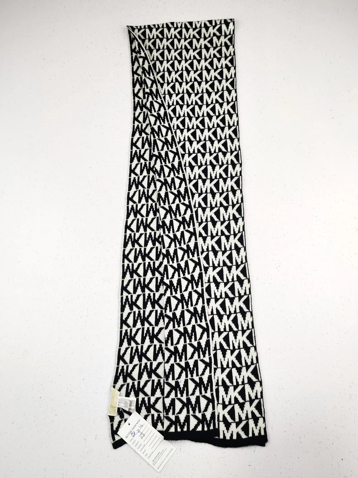 Buy online pre-used pre-loved 100% authentic & Original branded M.I.C.H.A.E.L K.O.R.S (MS-1056) available in Pakistan. Top international brands avilable.