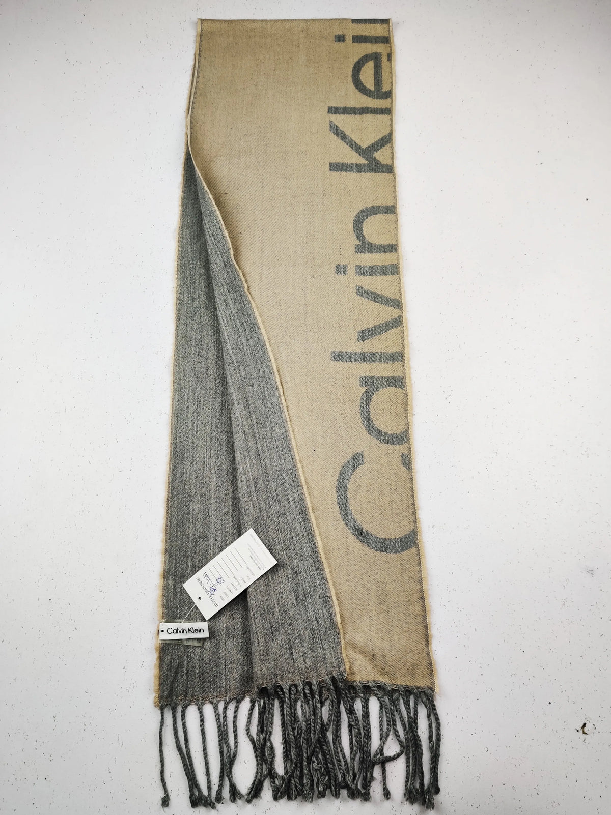 Buy online pre-used pre-loved 100% authentic & Original branded C.A.L.V.I.N K.L.E.I.N (MS-1061) available in Pakistan. Top international brands avilable.
