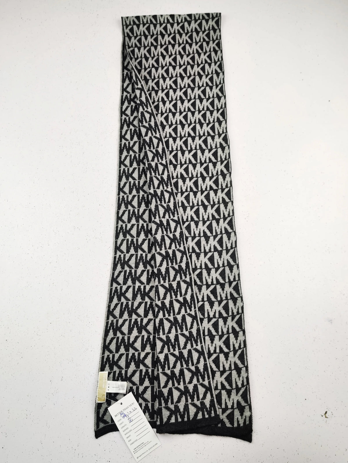 Buy online pre-used pre-loved 100% authentic & Original branded M.I.C.H.A.E.L K.O.R.S (MS-1063) available in Pakistan. Top international brands avilable.
