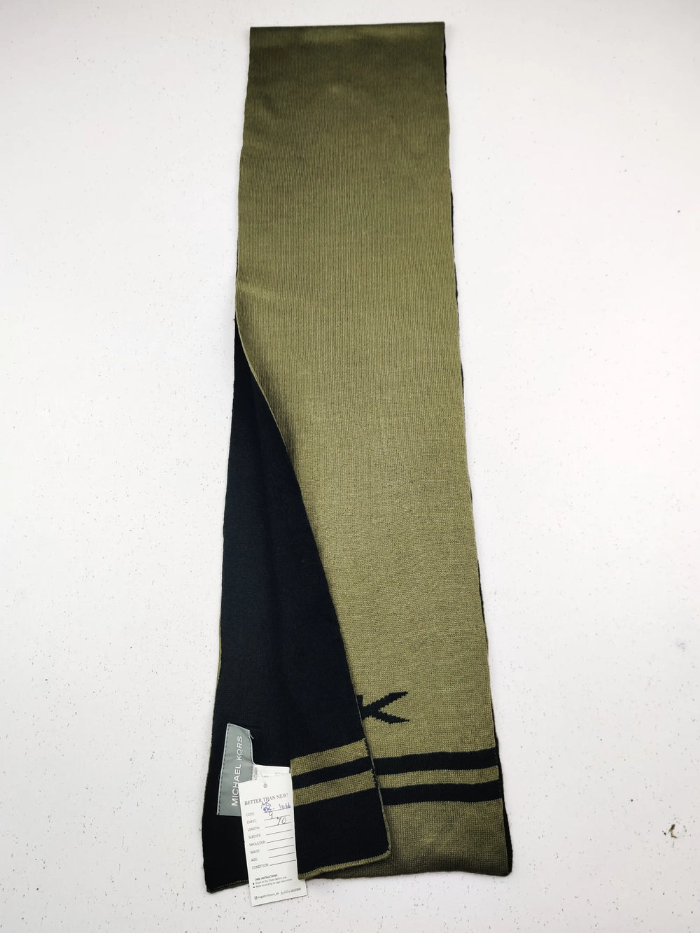 Buy online pre-used pre-loved 100% authentic & Original branded M.I.C.H.A.E.L K.O.R.S (MS-1066) available in Pakistan. Top international brands avilable.
