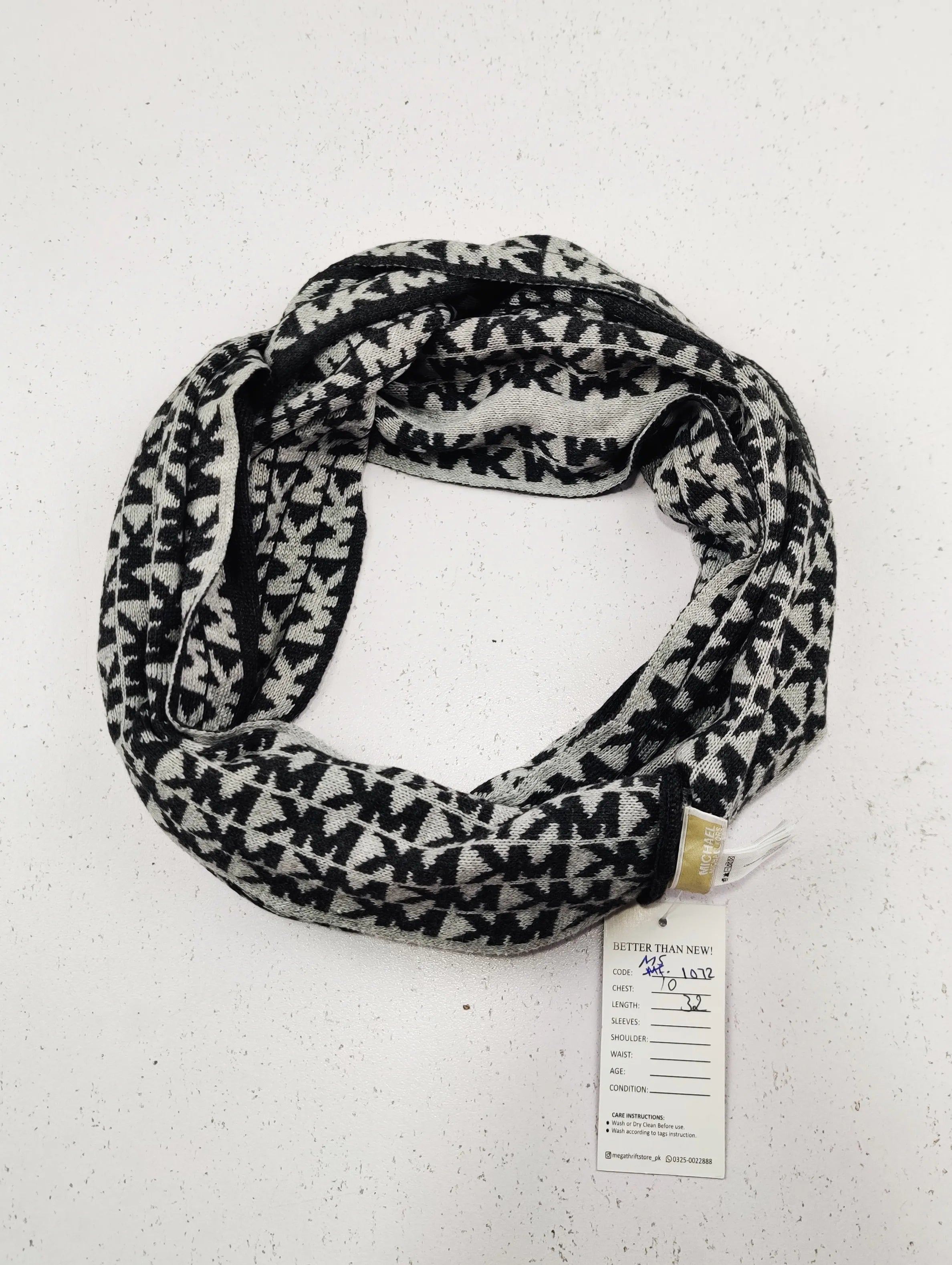 Buy online pre-used pre-loved 100% authentic & Original branded M.I.C.H.A.E.L K.O.R.S (MS-1072) available in Pakistan. Top international brands avilable.