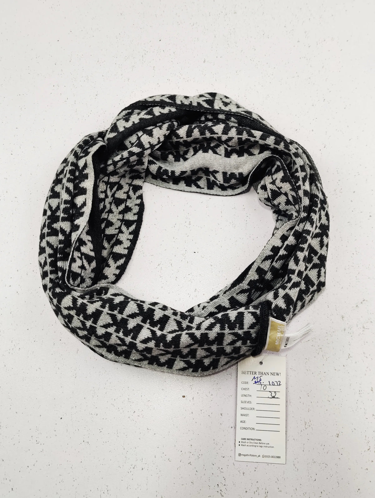 Buy online pre-used pre-loved 100% authentic & Original branded M.I.C.H.A.E.L K.O.R.S (MS-1072) available in Pakistan. Top international brands avilable.