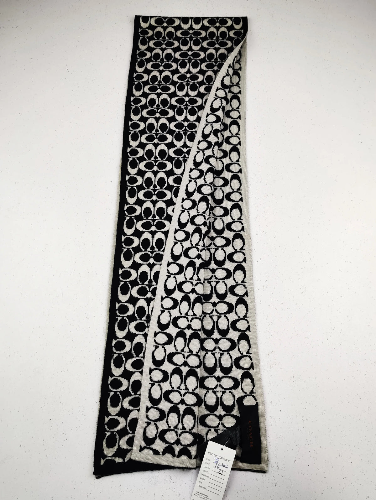 Buy online pre-used pre-loved 100% authentic & Original branded C.O.A.C.H (MS-1076) available in Pakistan. Top international brands avilable.