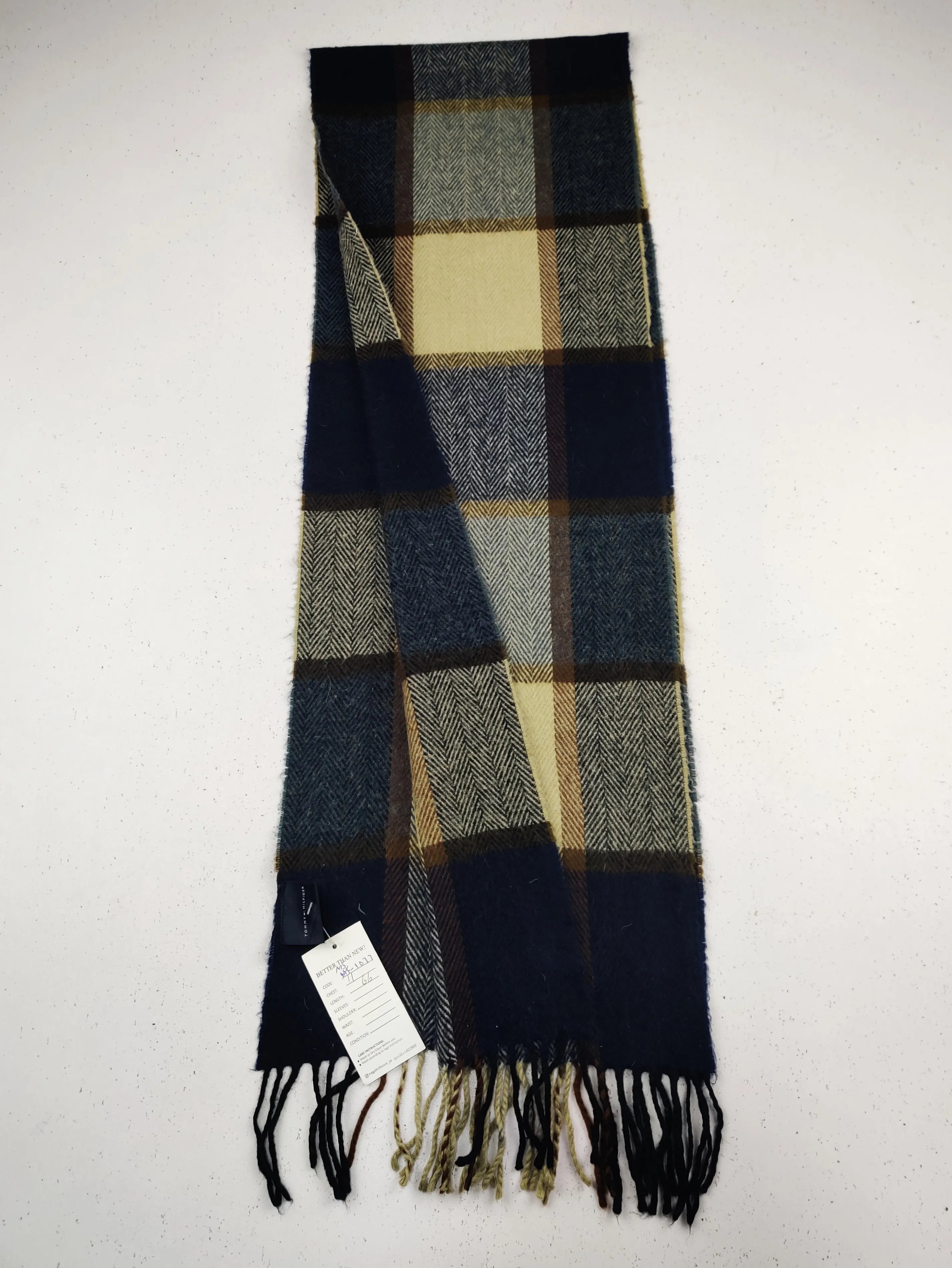 Buy online pre-used pre-loved 100% authentic & Original branded T.O.M.M.Y H.I.L.F.I.G.E.R (MS-1077) available in Pakistan. Top international brands avilable.