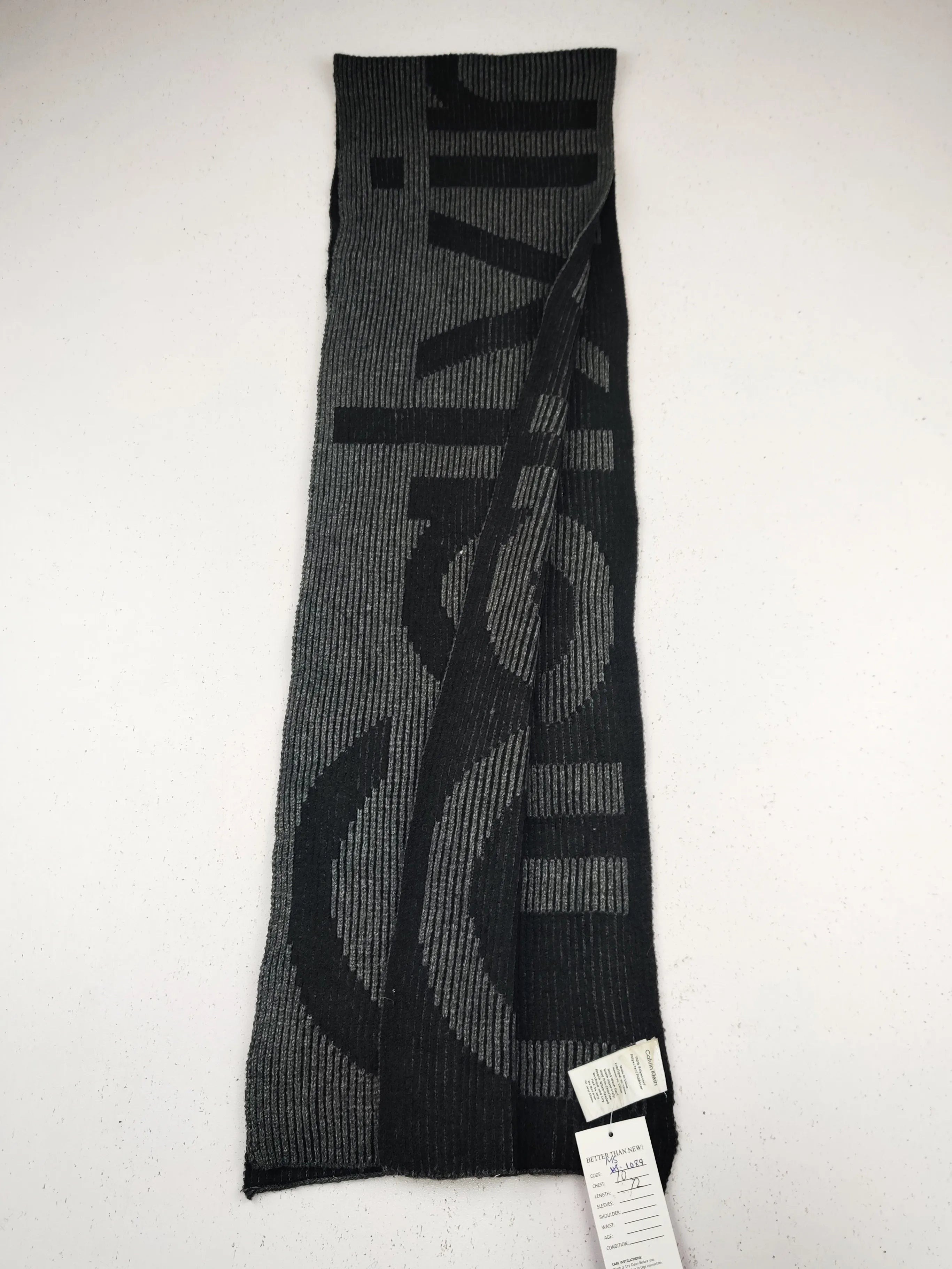 Buy online pre-used pre-loved 100% authentic & Original branded C.A.L.V.I.N K.L.E.I.N (MS-1089) available in Pakistan. Top international brands avilable.