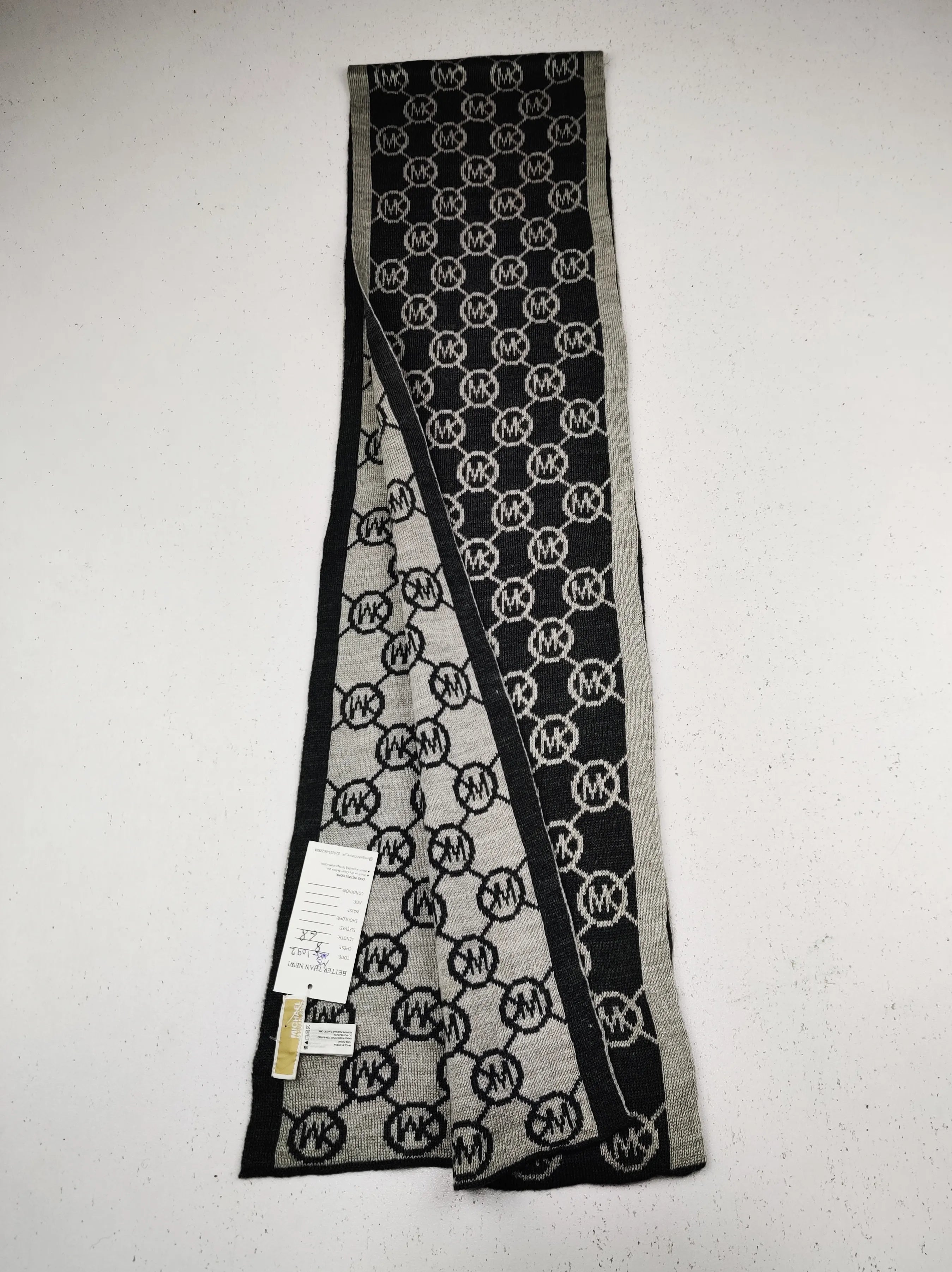 Buy online pre-used pre-loved 100% authentic & Original branded M.I.C.H.A.E.L K.O.R.S (MS-1092) available in Pakistan. Top international brands avilable.