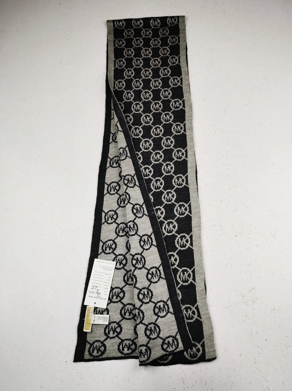 Buy online pre-used pre-loved 100% authentic & Original branded M.I.C.H.A.E.L K.O.R.S (MS-1092) available in Pakistan. Top international brands avilable.