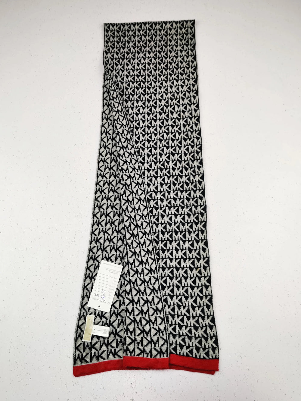 Buy online pre-used pre-loved 100% authentic & Original branded M.I.C.H.A.E.L K.O.R.S (MS-1097) available in Pakistan. Top international brands avilable.