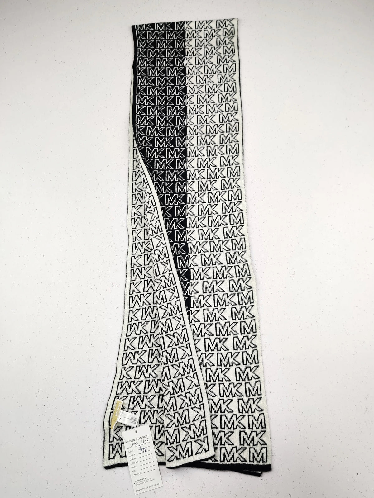 Buy online pre-used pre-loved 100% authentic & Original branded M.I.C.H.A.E.L K.O.R.S (MS-1108) available in Pakistan. Top international brands avilable.