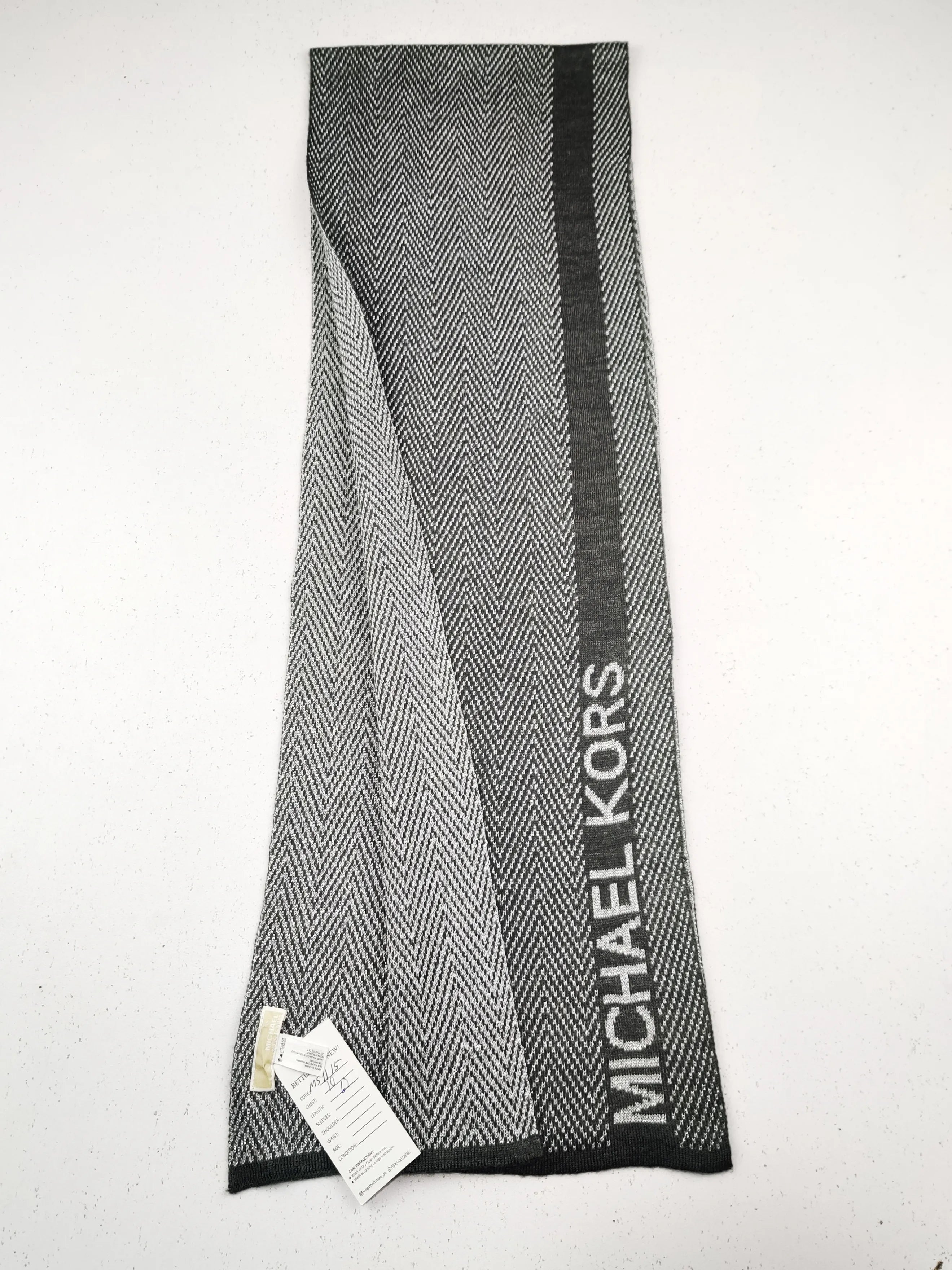 Buy online pre-used pre-loved 100% authentic & Original branded M.I.C.H.A.E.L K.O.R.S (MS-1115) available in Pakistan. Top international brands avilable.